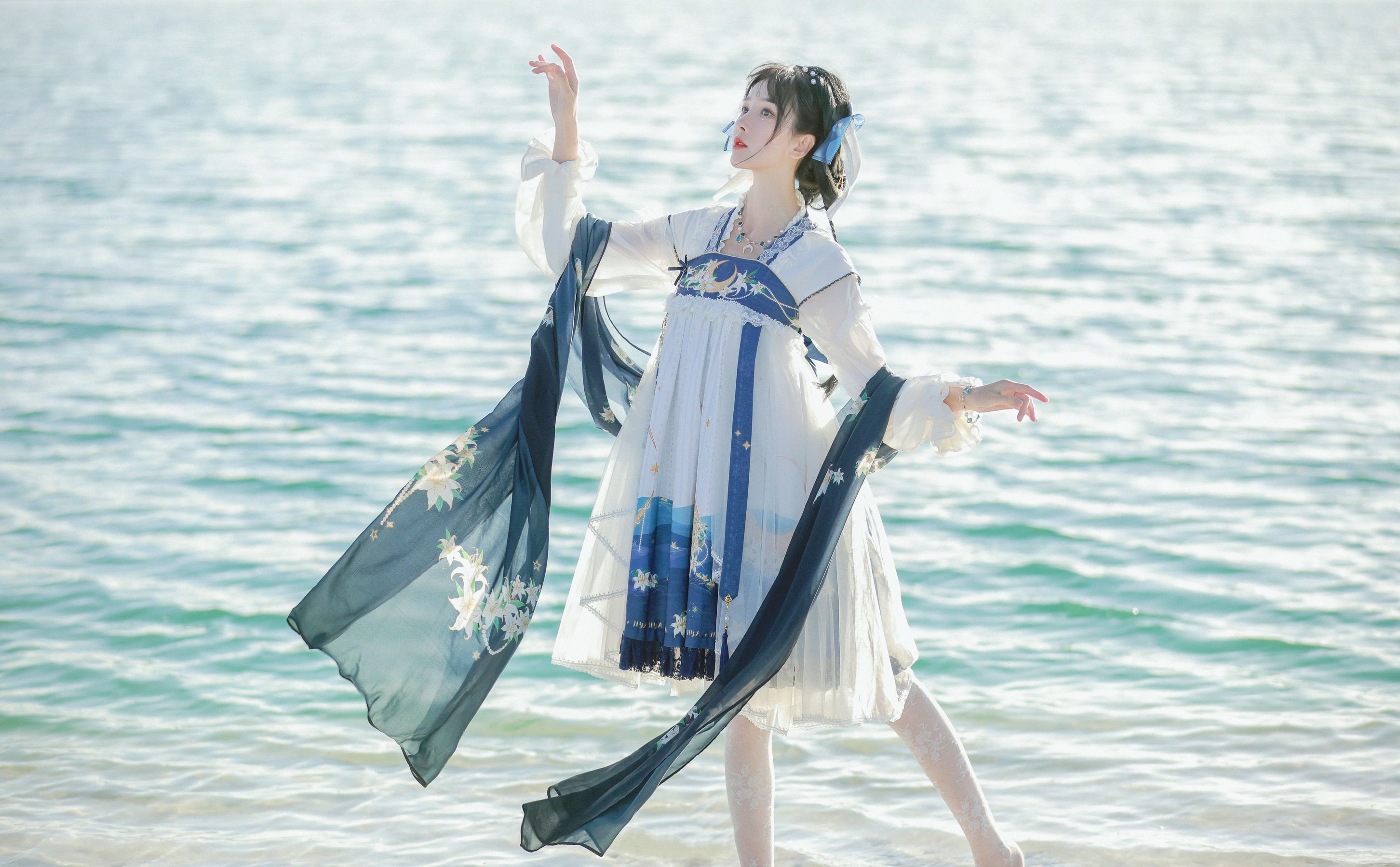 微博博主仓大佬 – 海上生明月 [11P]-妍画集