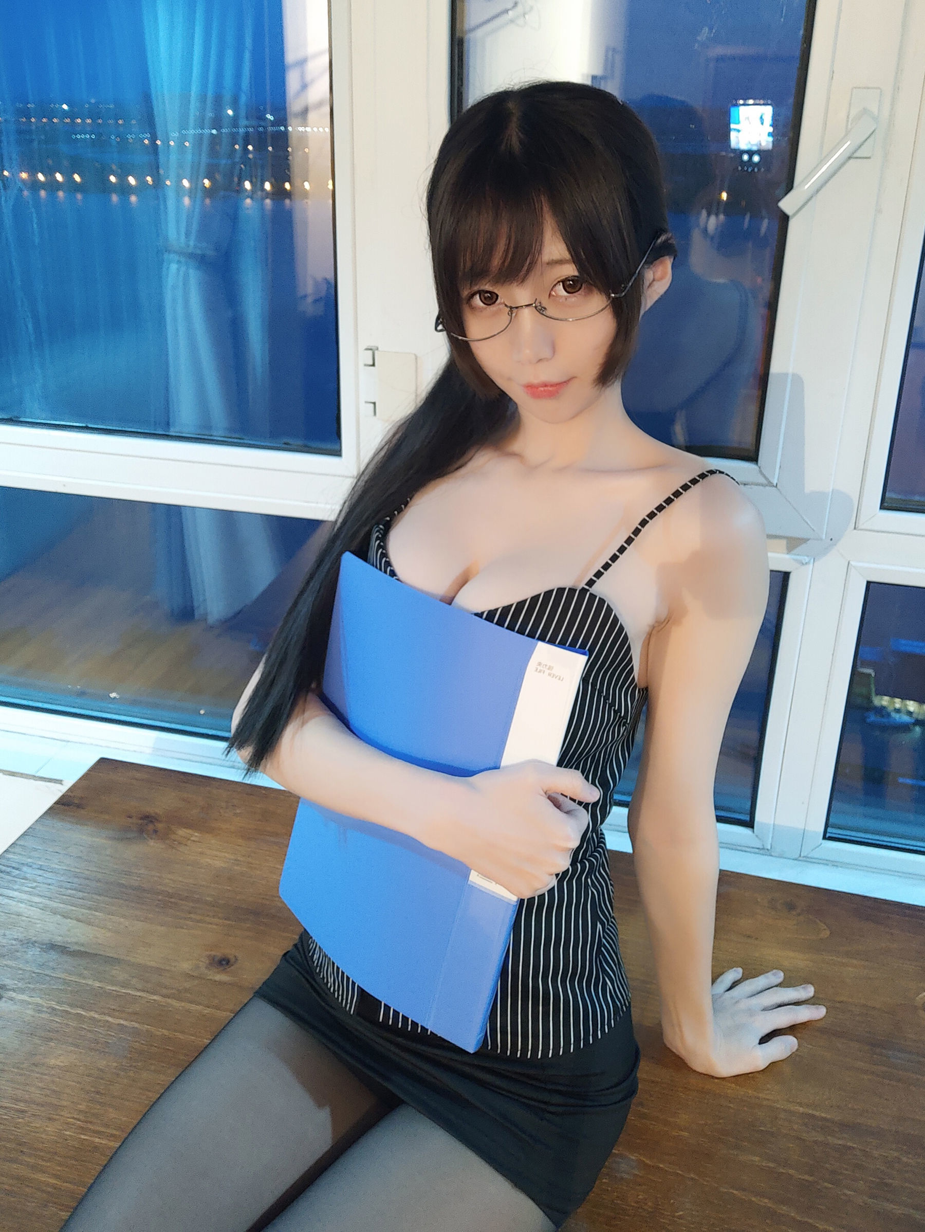 [萝莉COS] NAGISA魔物喵 自摄系列 No.001 专属秘书 [55P]-妍画集