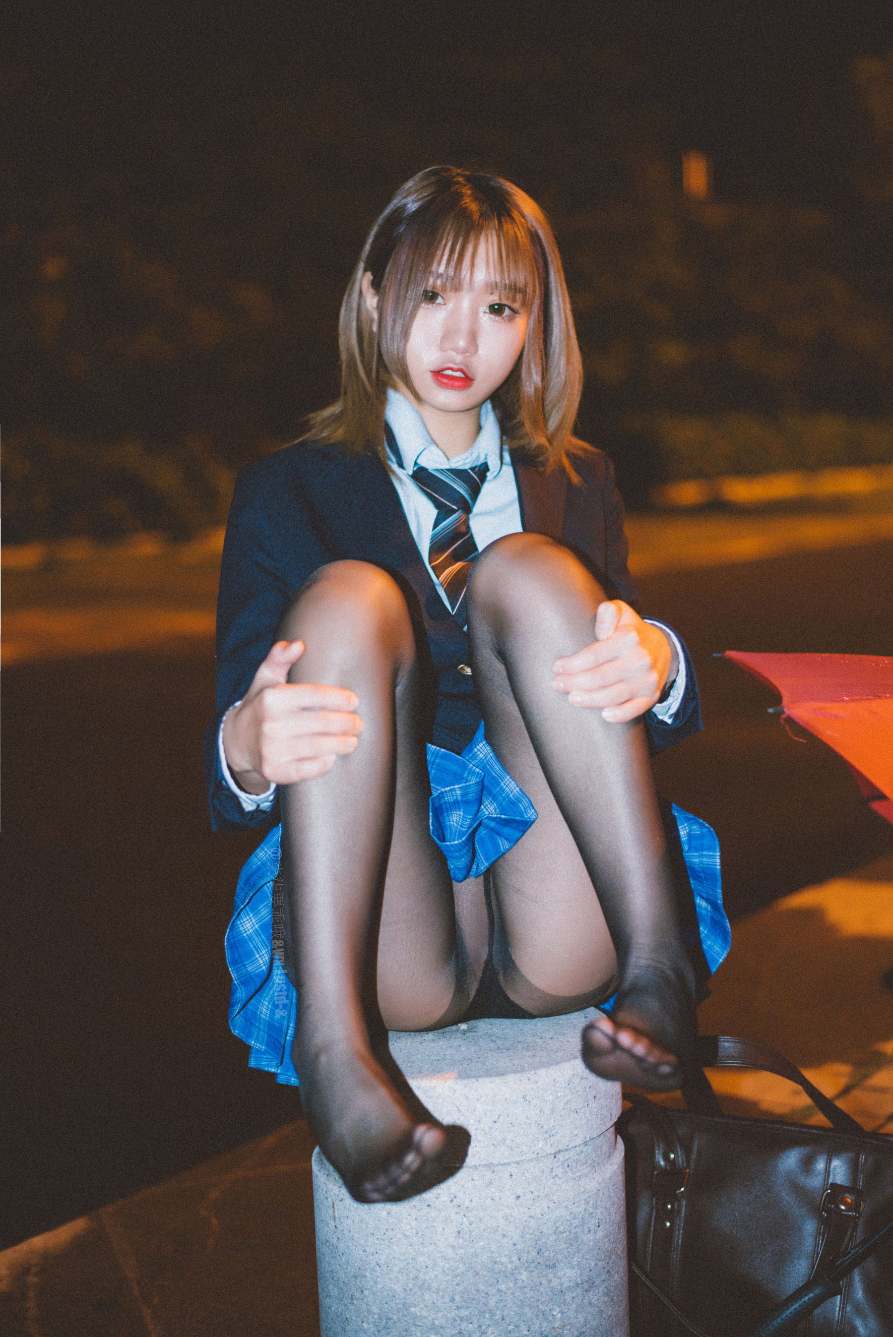 动漫博主柒柒要乖哦 – 深夜公园JK [36P]-妍画集