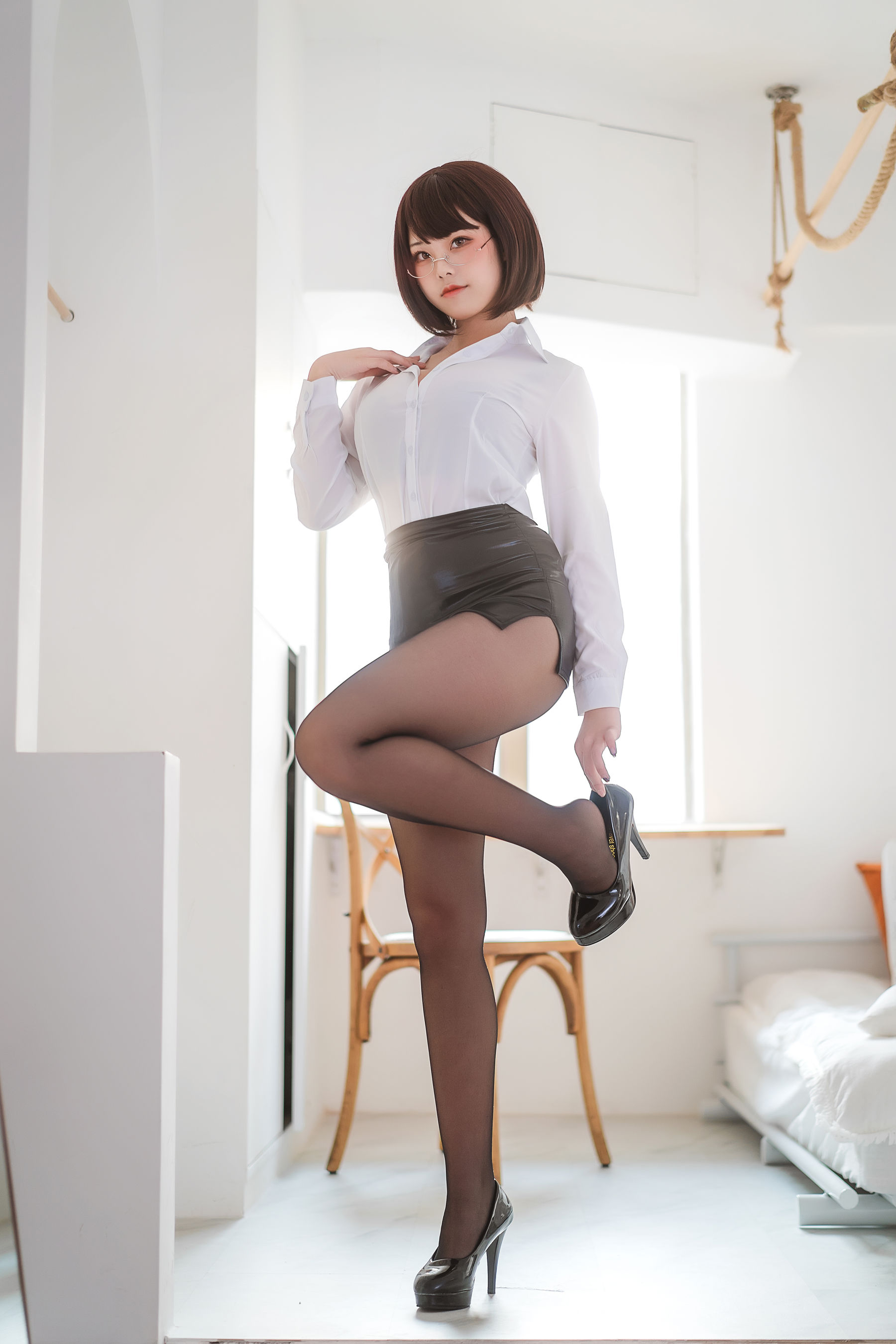 萌系小姐姐蜜汁猫裘 – 醉OL [52P]-妍画集