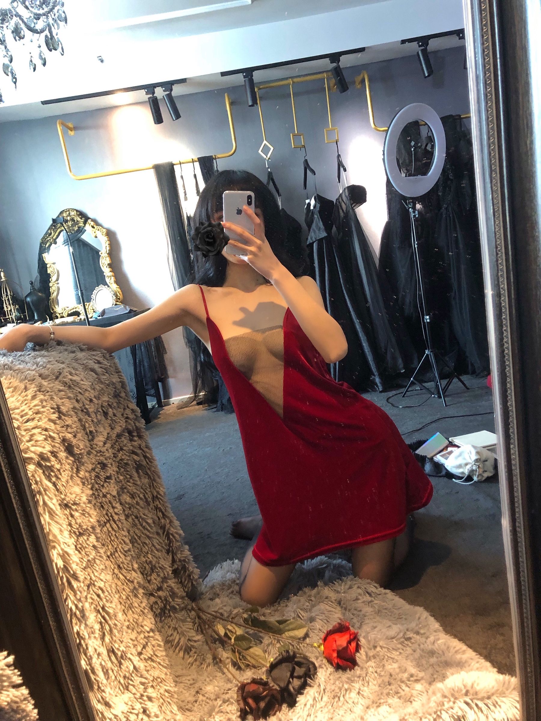 动漫博主阿包也是兔娘 – 红丝绒睡衣 [18P]-妍画集