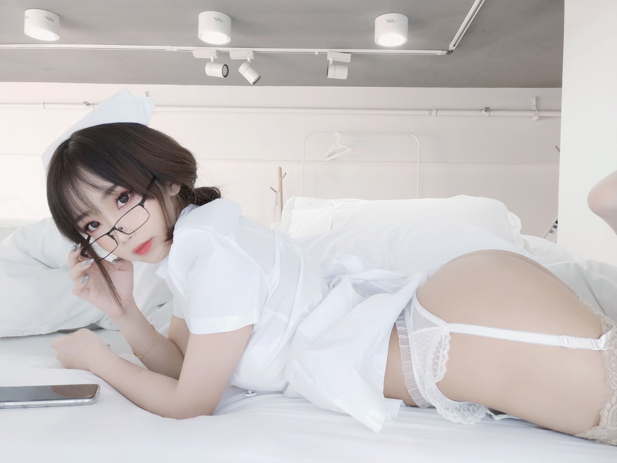 [Cosplay写真] 白嫩美少女鬼畜瑶 – 笨蛋护士 [45P]-妍画集