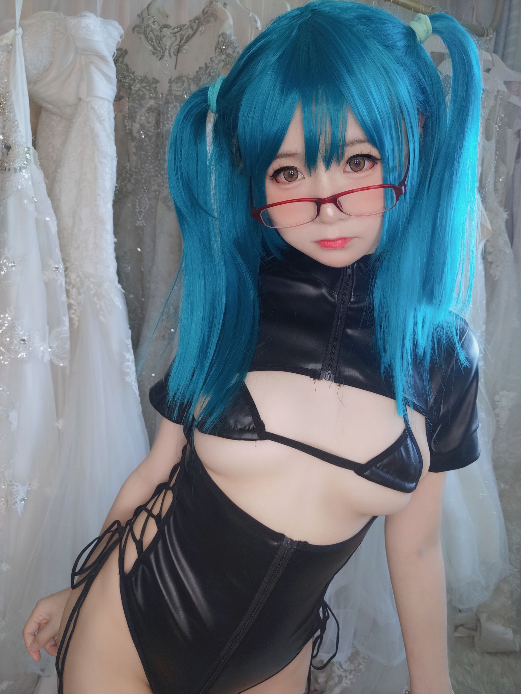 萌妹子Coser摇摇乐yoyo fantia 皮衣少女 [56P]-妍画集