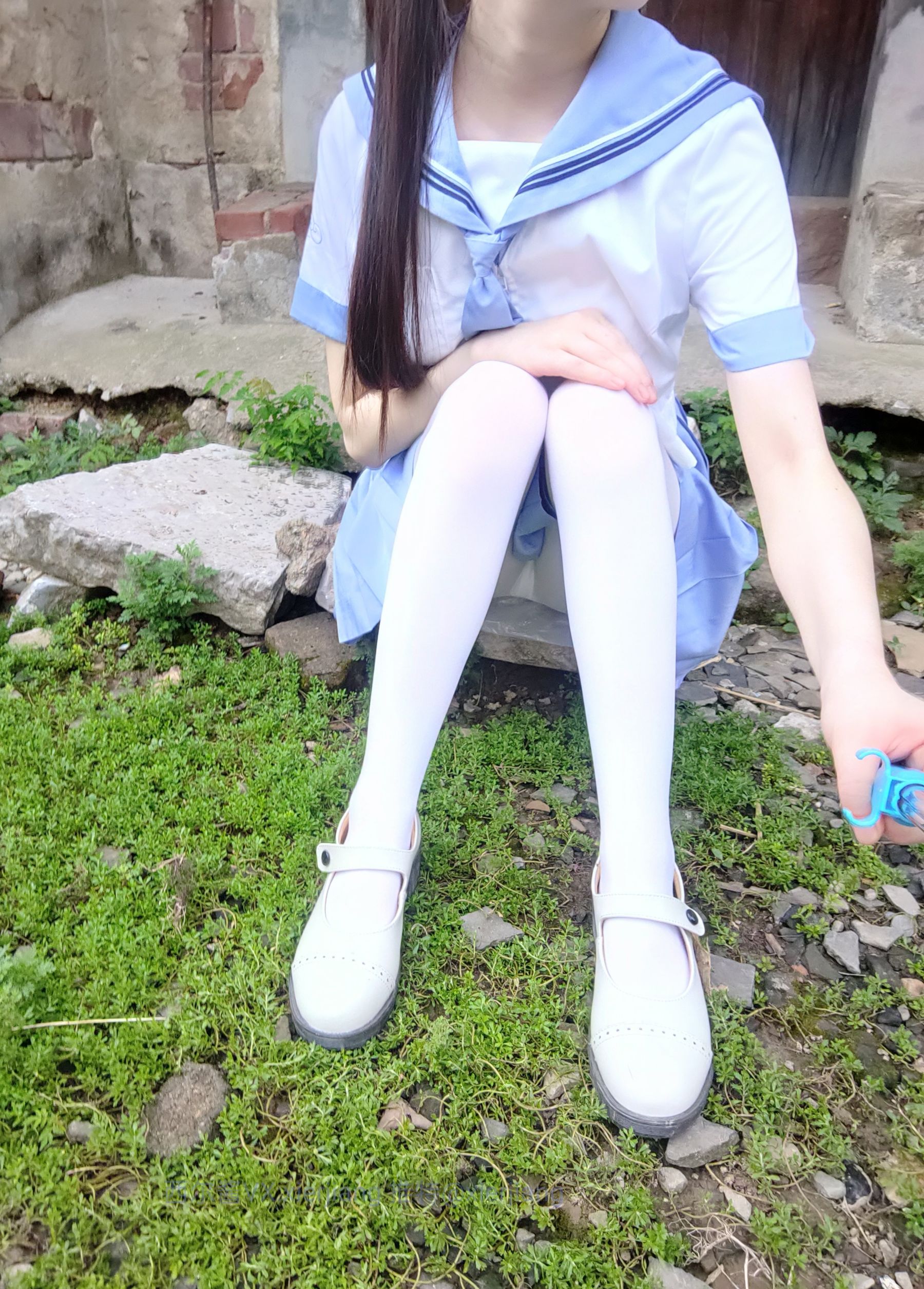 微博萌妹子西尔酱 – 青草水手服 [74P]-妍画集