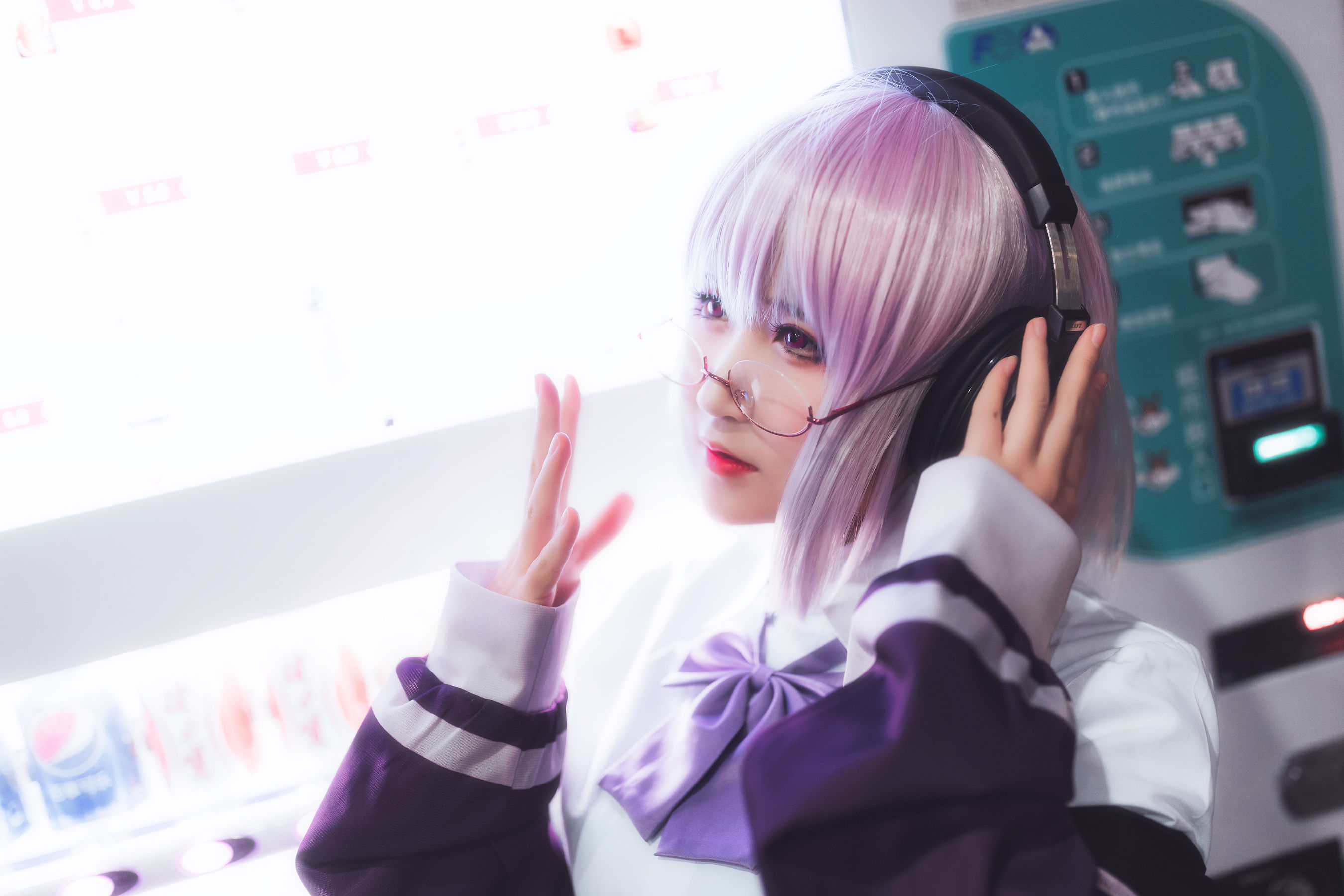 微博妹子三度_69 – 电光超人古立特 [9P]-妍画集