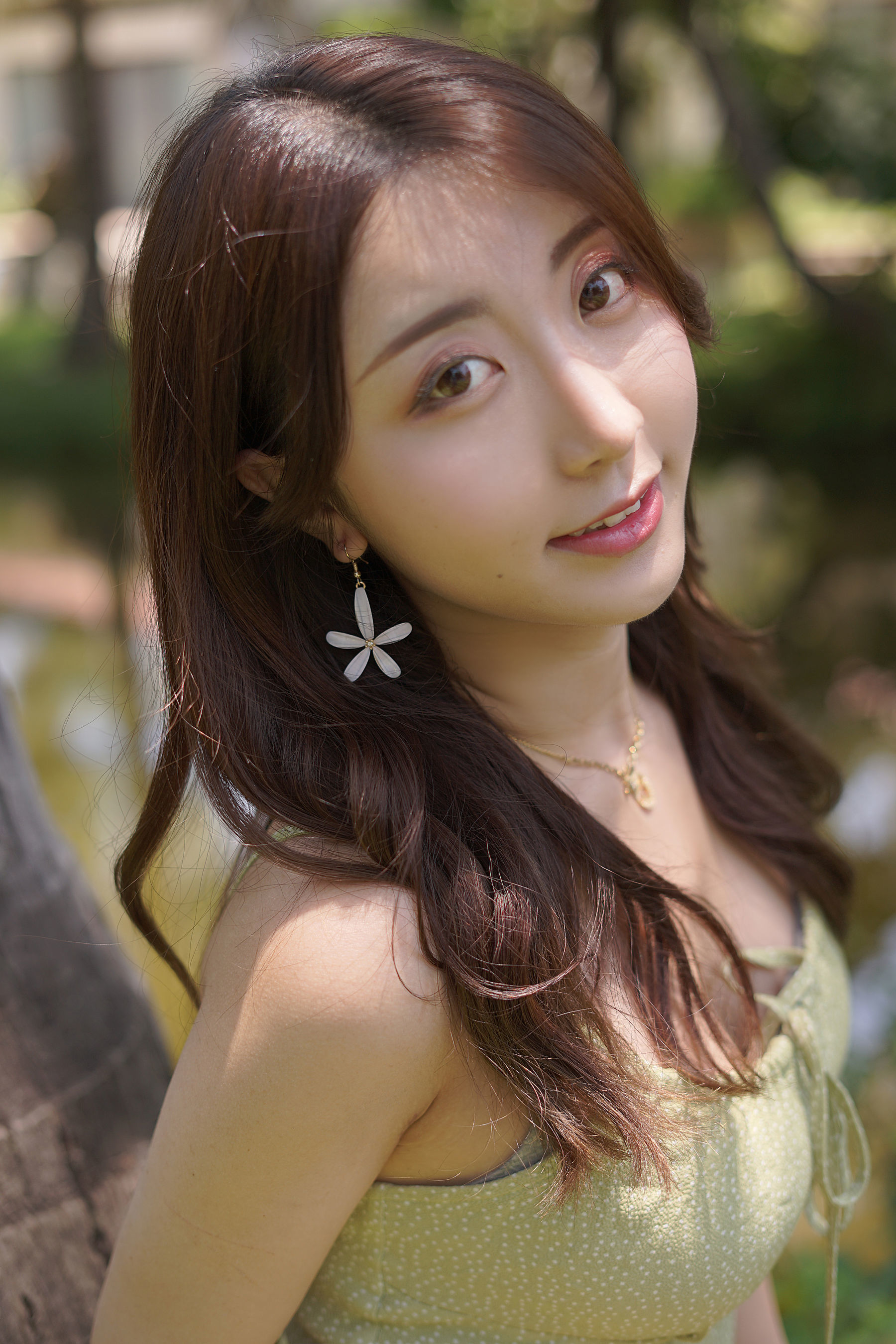 人气Coser黑川 – 海岛之旅 绿色连衣裙 [17P]-妍画集