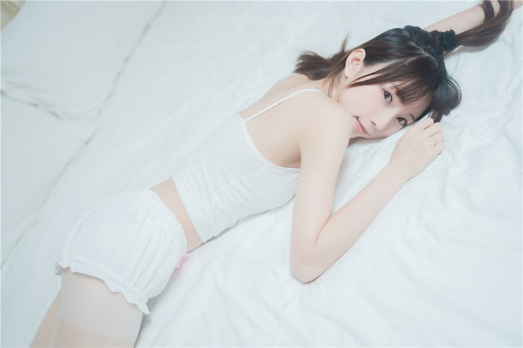 动漫博主Kitaro_绮太郎 – 白丝套装 [42P]-妍画集