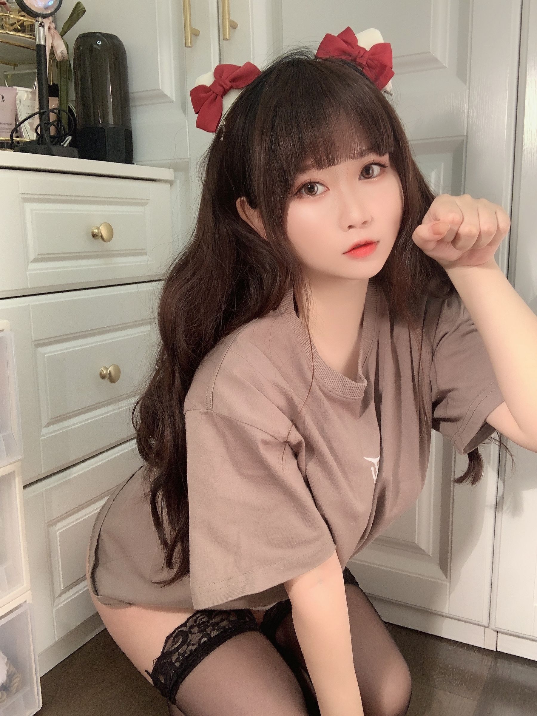 蜜桃少女是依酱呀 – T恤底下 [31P]-妍画集