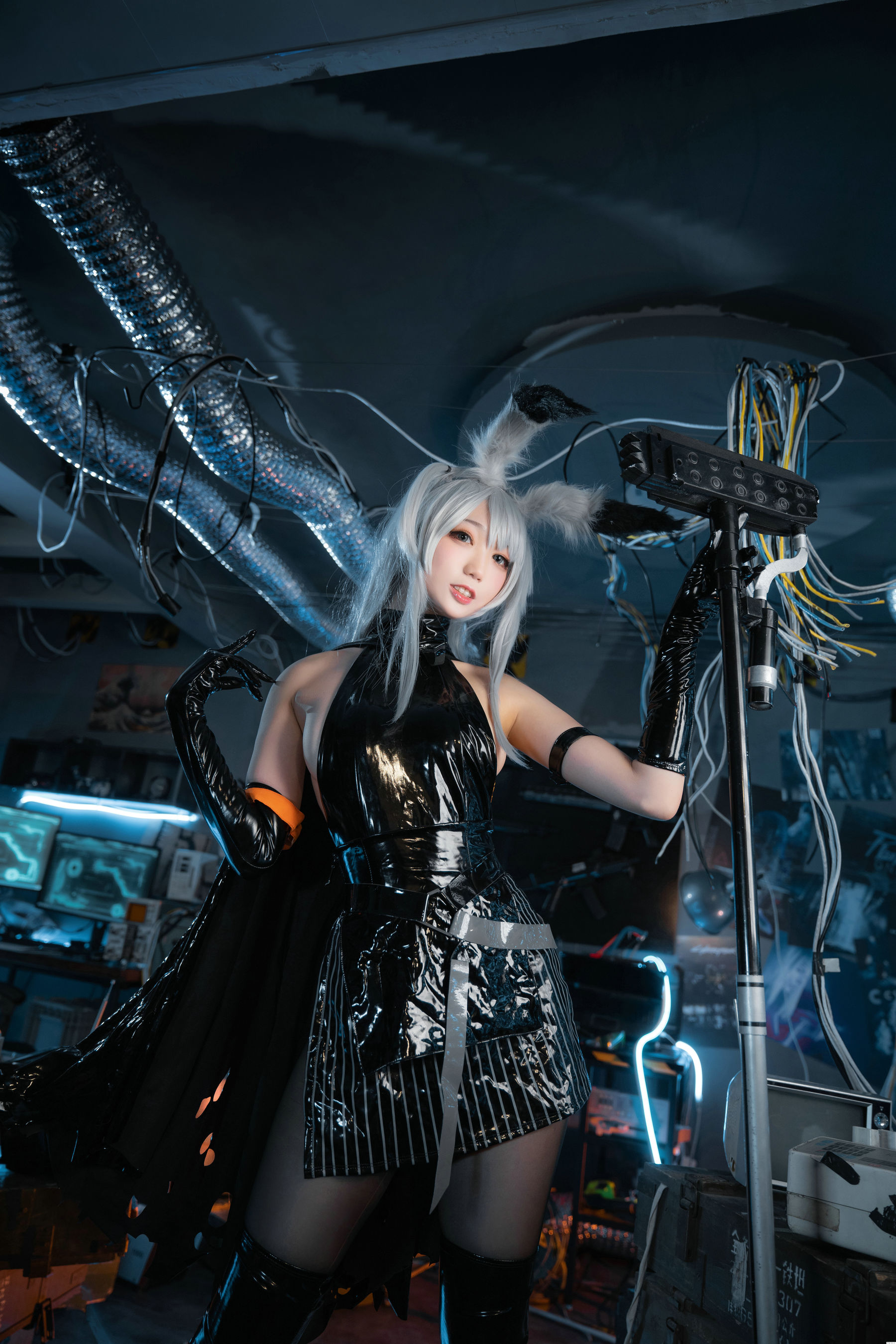 周叽是可爱兔兔 – 精二暴行 [22P]-妍画集