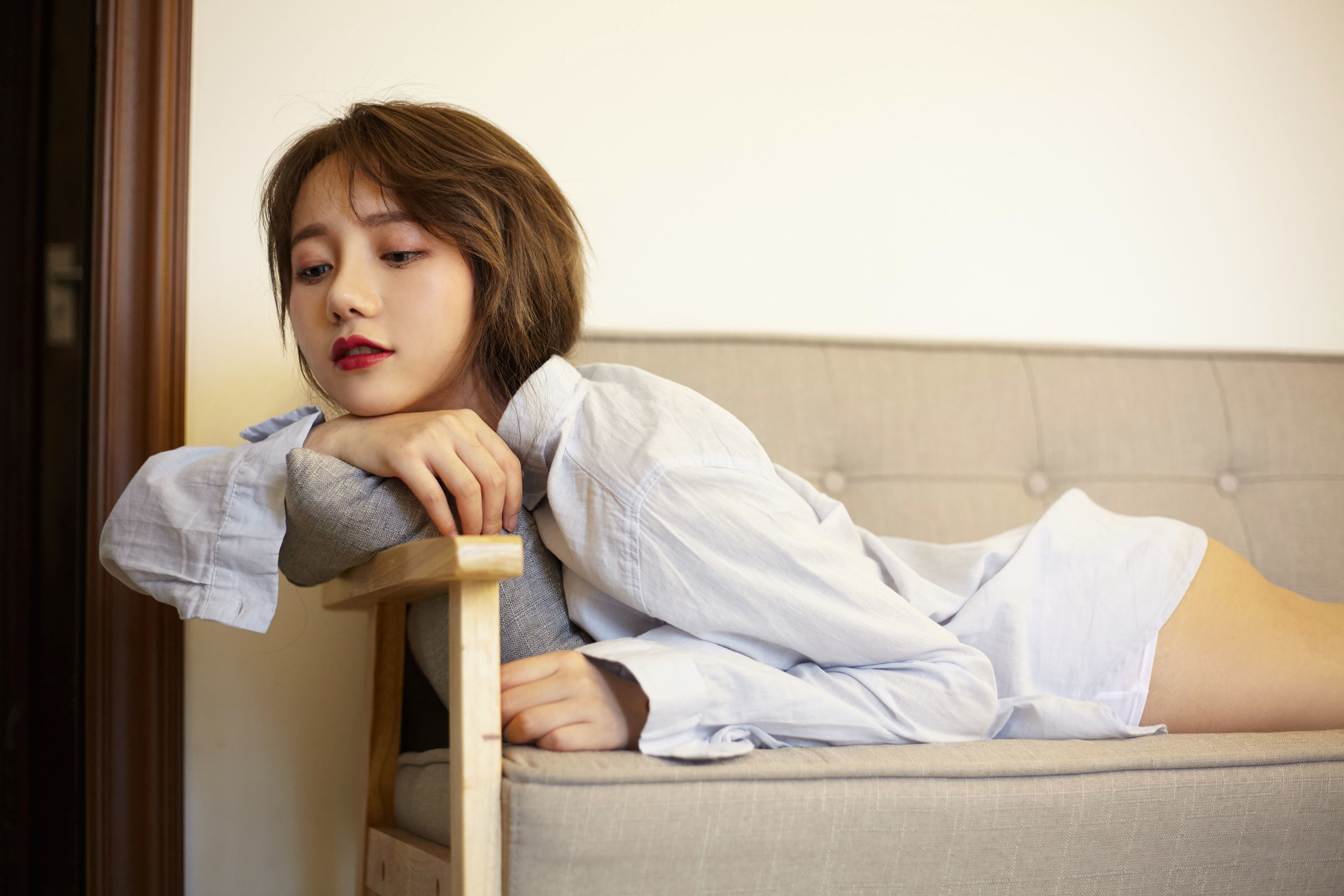 [萝莉COS] 洛丽塔大哥 – 灰衬衫 [9P]-妍画集