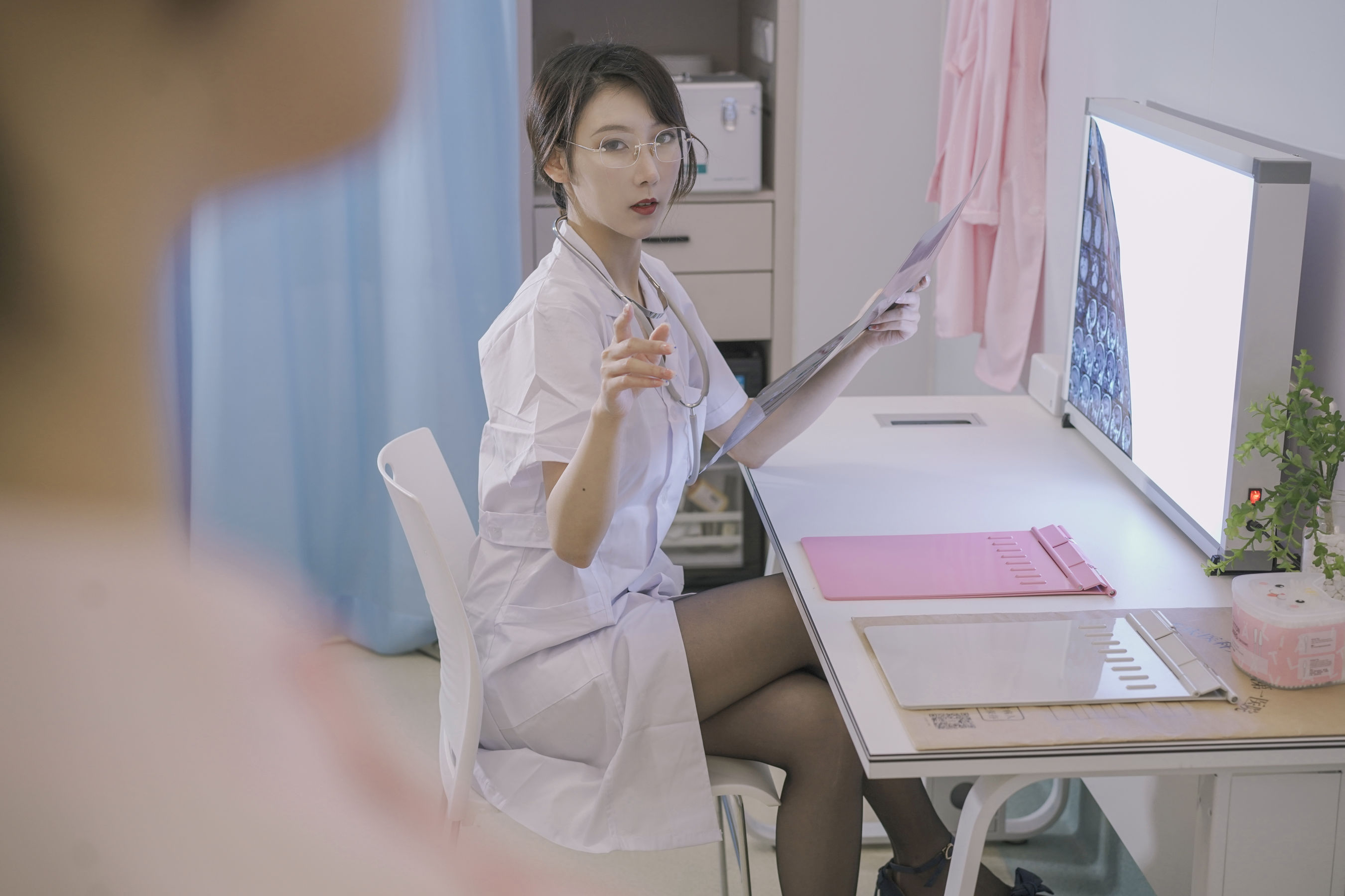 云溪溪&奶桃桃 N47医护 [80P]-妍画集