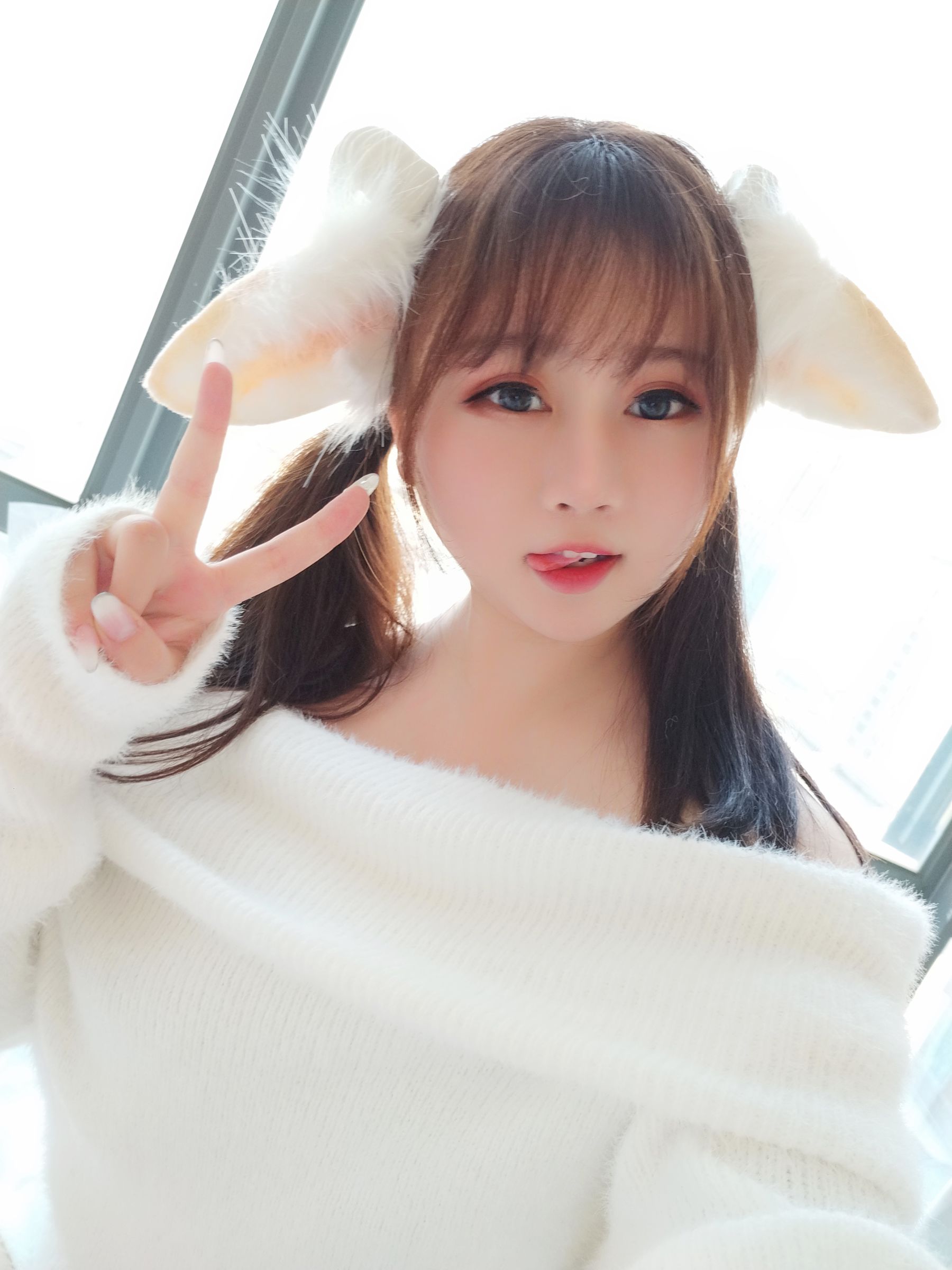 蜜桃少女是依酱呀 羊咩咩 [32P]-妍画集