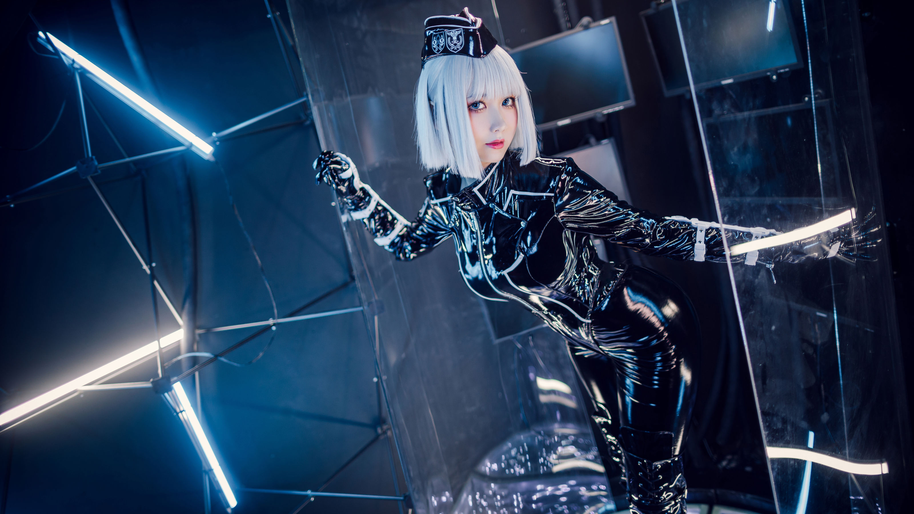 izumi泉桃子福利 – 帝国通讯官 [30P]-妍画集