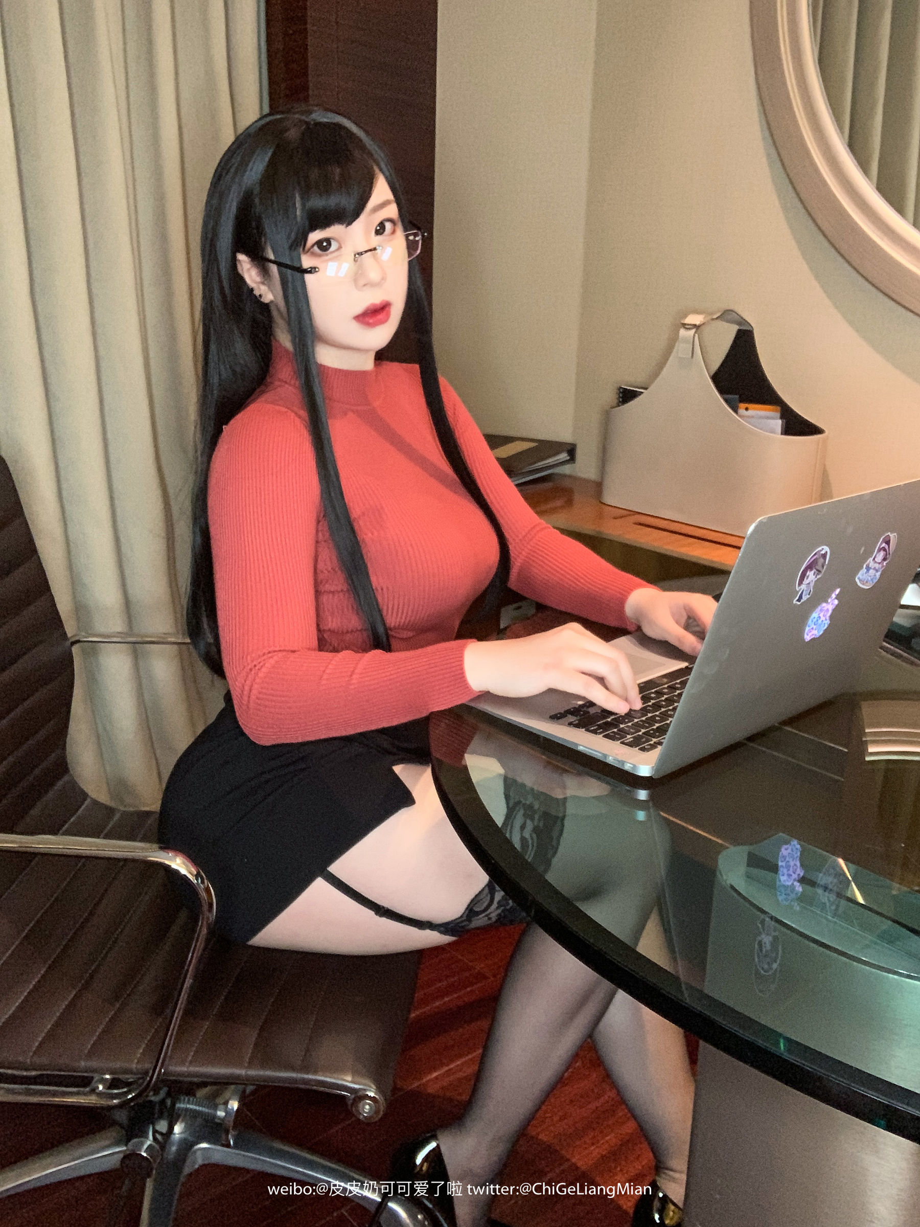 皮皮奶可可爱了啦 红色OL [70P]-妍画集