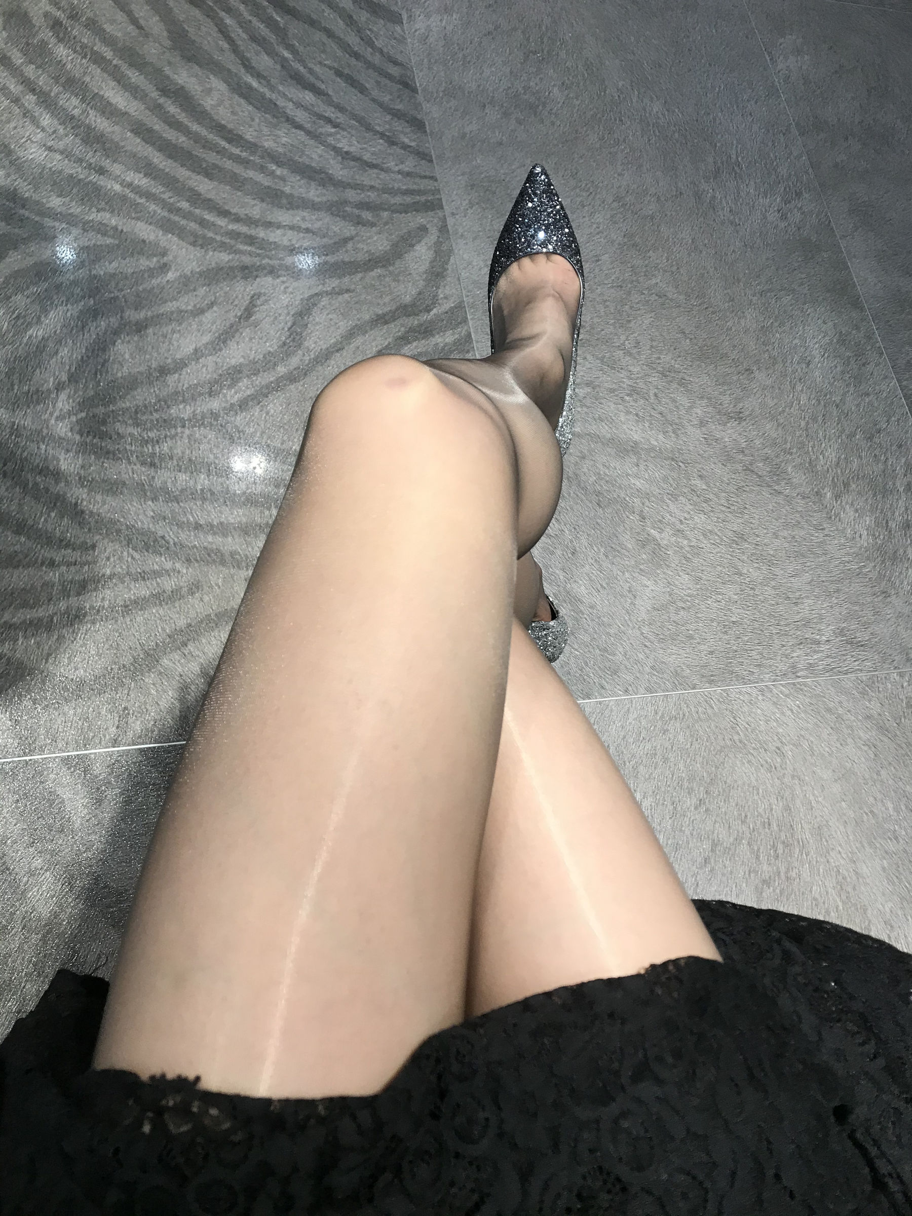 丝足博主麋鹿_Monroe 2020.05.14 名媛黑丝 [32P]-妍画集