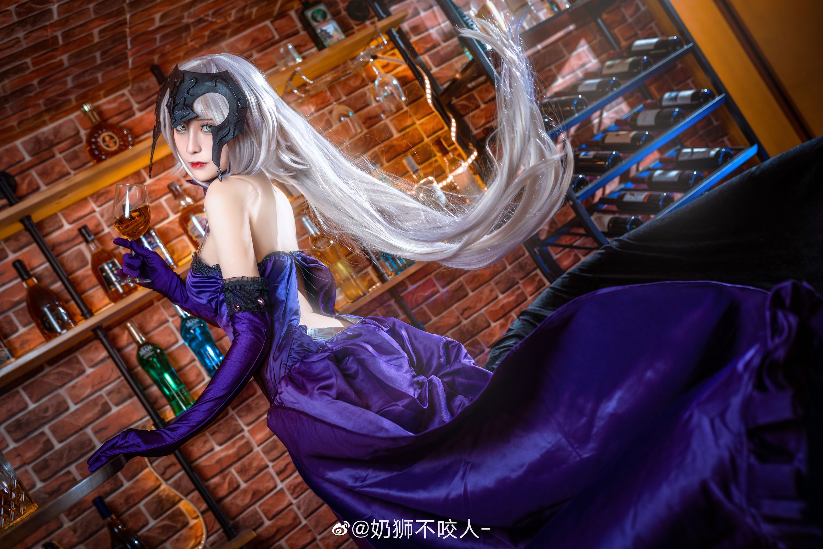 [Cosplay写真] 奶狮不咬人 – 黑贞德 [10P] 插图6