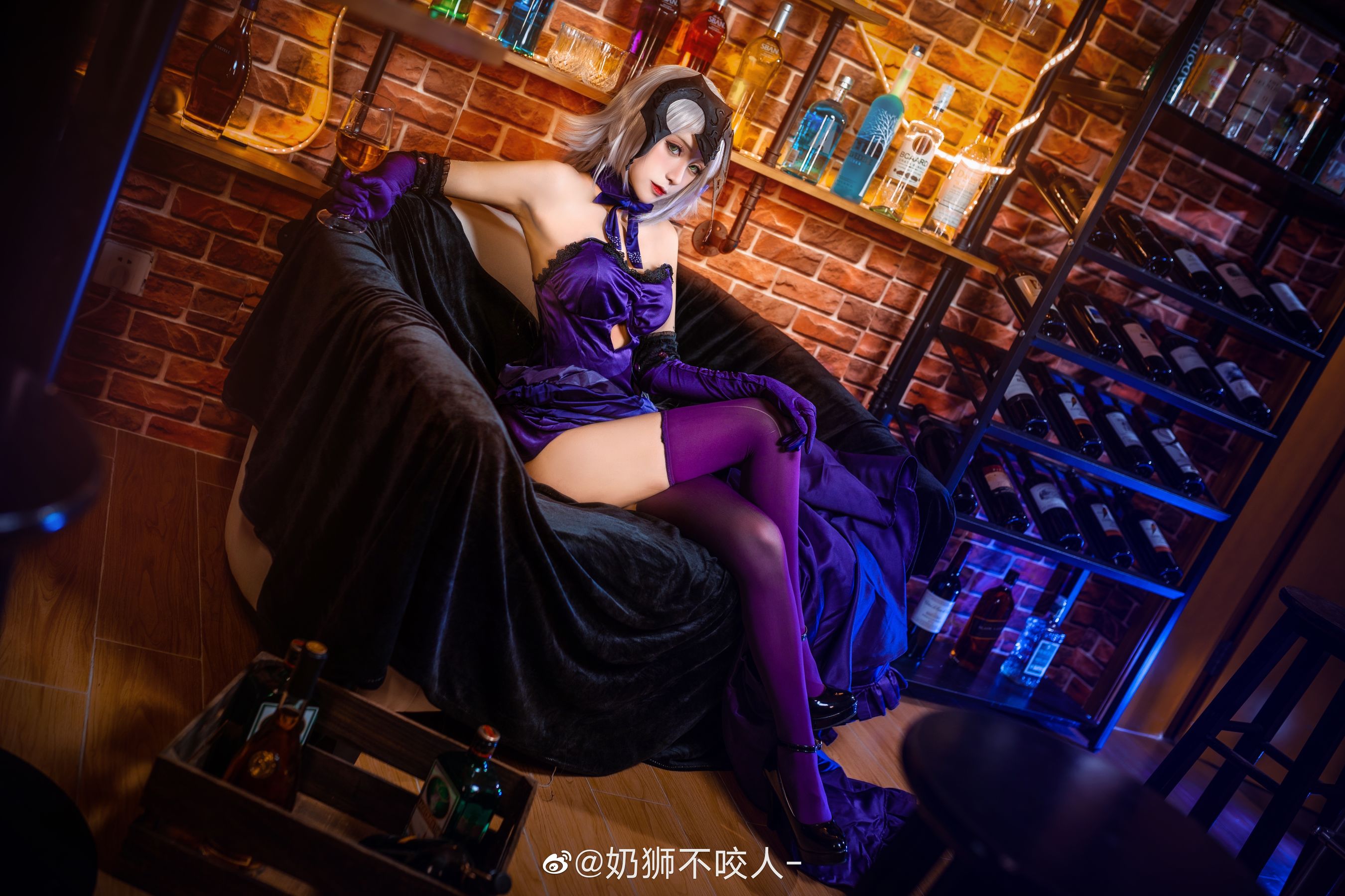 [Cosplay写真] 奶狮不咬人 – 黑贞德 [10P] 插图2