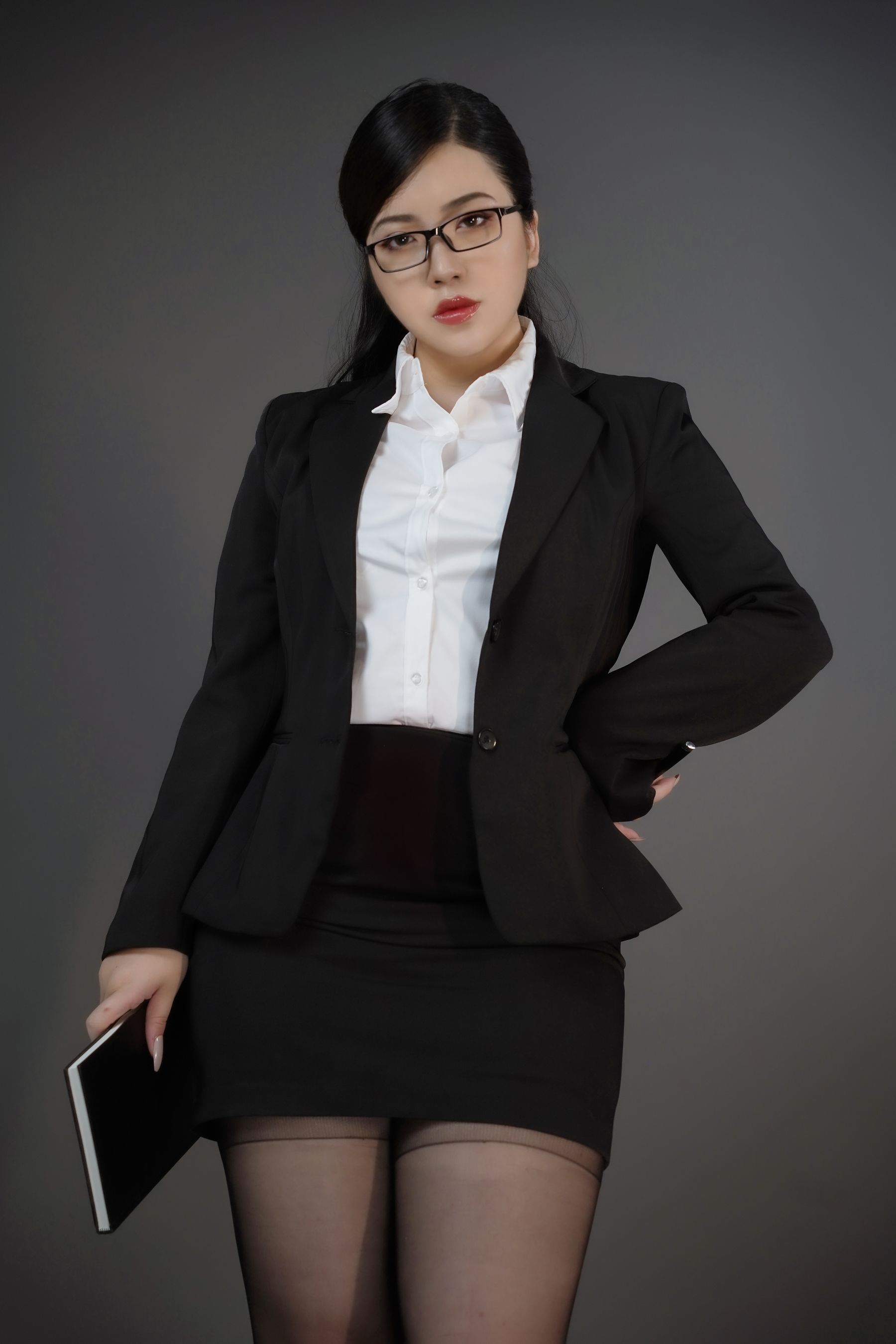 千煌弑夜 – 教导处主任 [30P]-妍画集