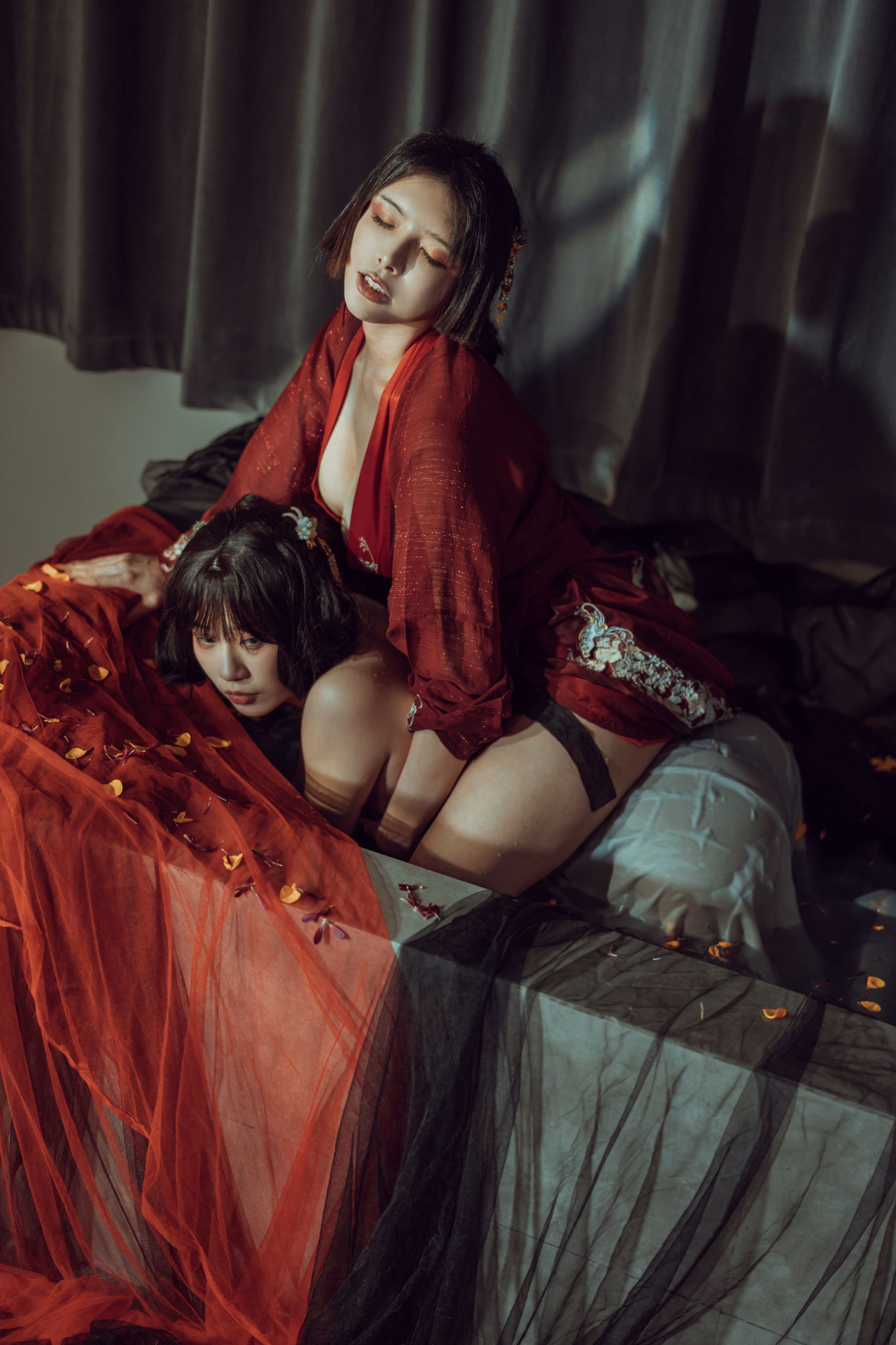 秋和柯基(夏小秋秋秋) – 昏红帐 [52P]-妍画集