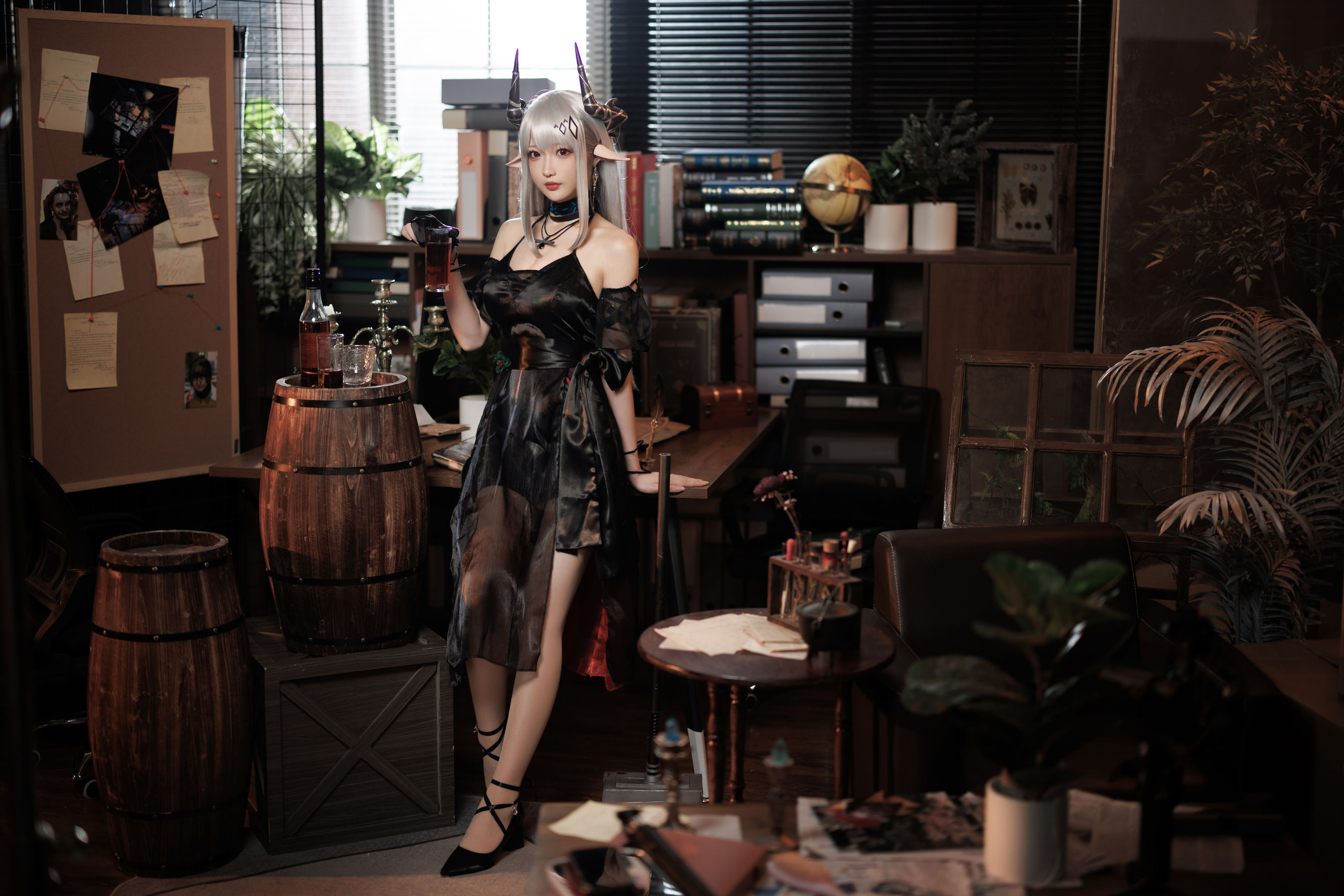 Coser小姐姐南宫 – 泥岩 礼服 [21P]-妍画集