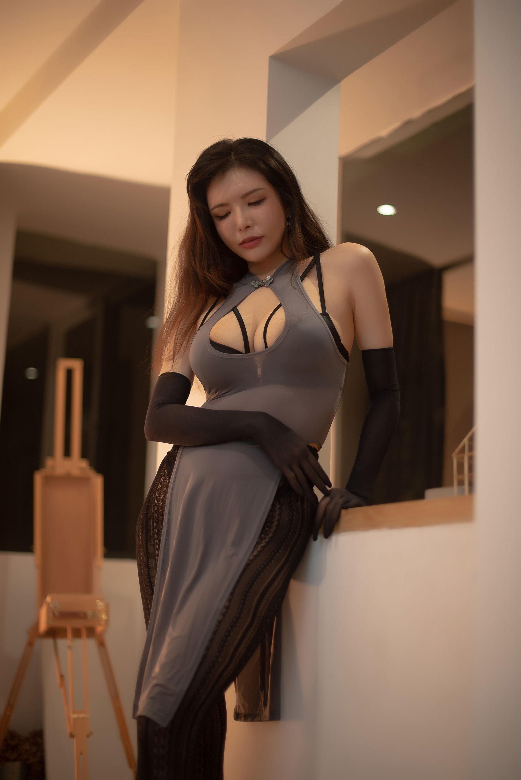 秋和柯基(夏小秋秋秋) – 灰旗袍加条纹袜 [62P]-妍画集