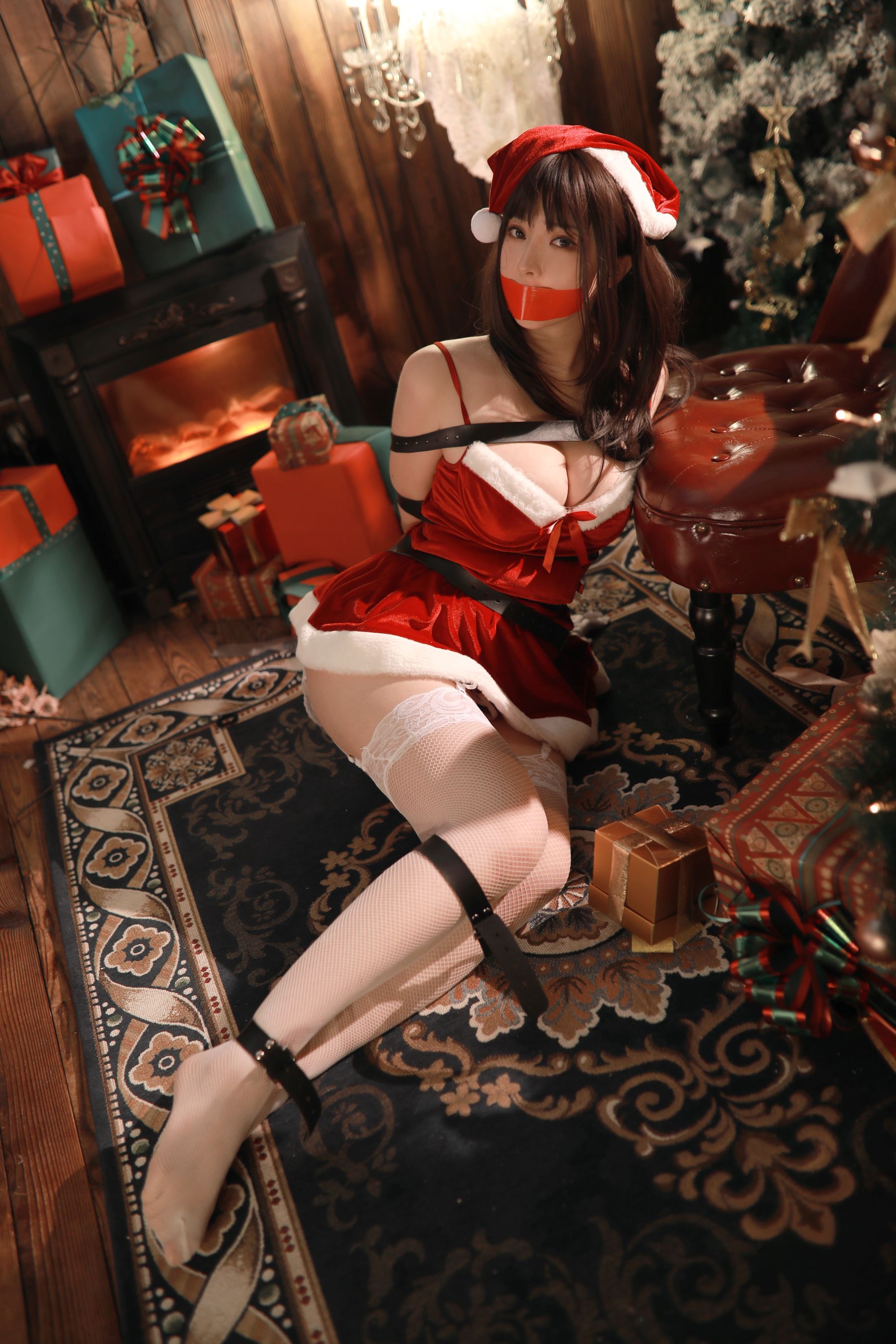 小容仔咕咕咕 – 圣诞礼物×捆绑 [45P]-妍画集