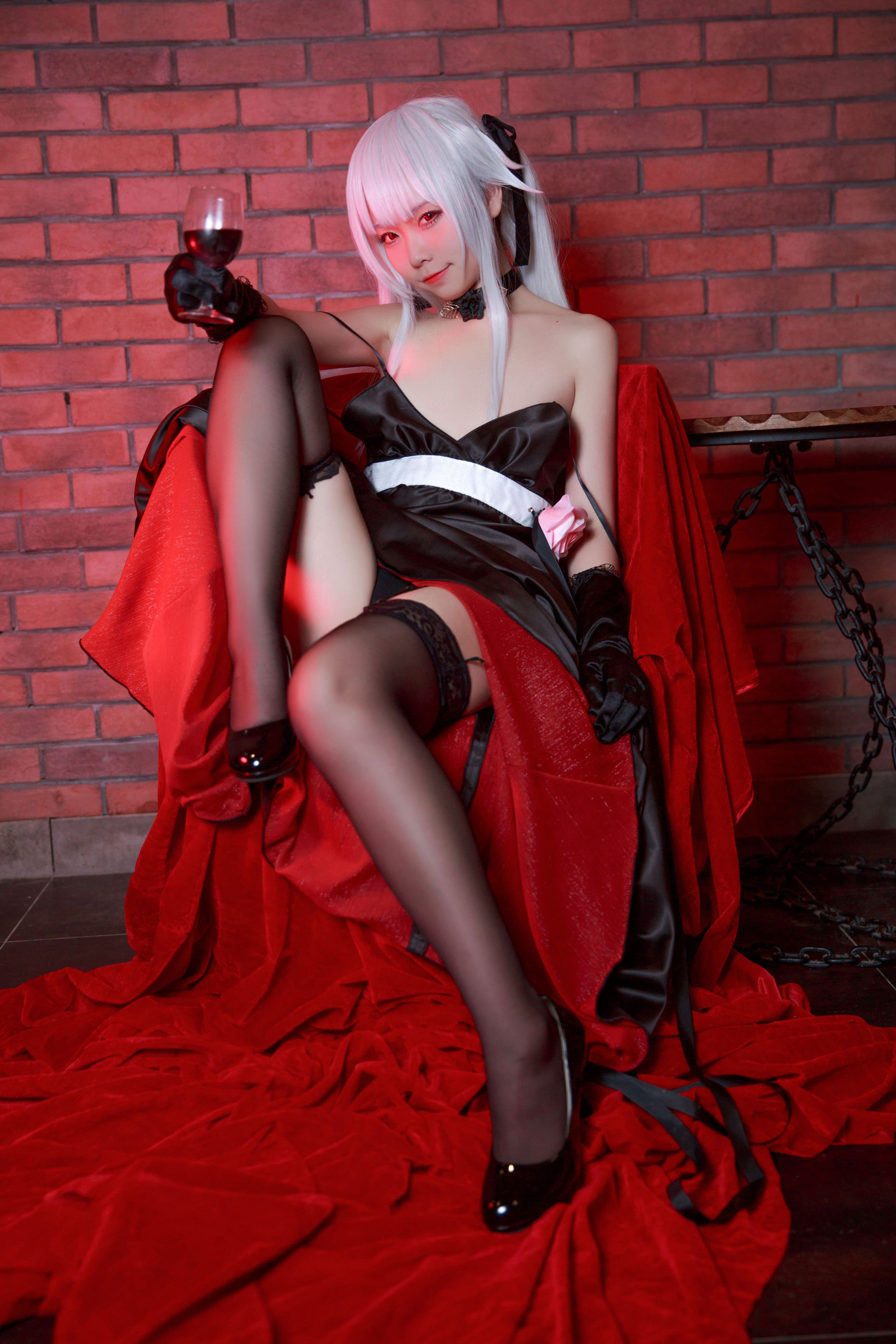 动漫博主G44不会受伤 – 雾枝黑裙礼服 [13P]-妍画集