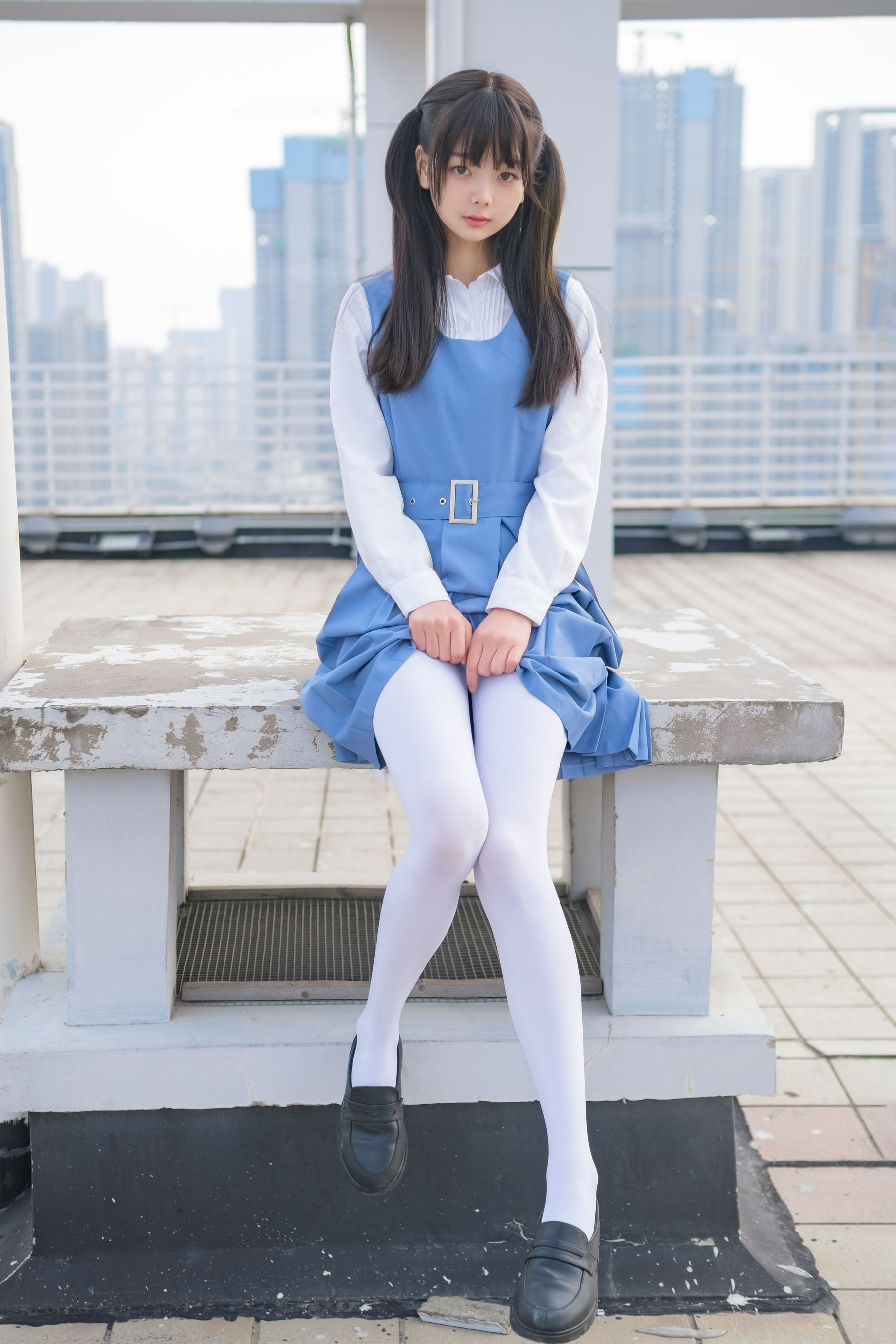 柴系小乖(稚乖画册) – 夜夜 天台真空80D白丝 [79P]-妍画集