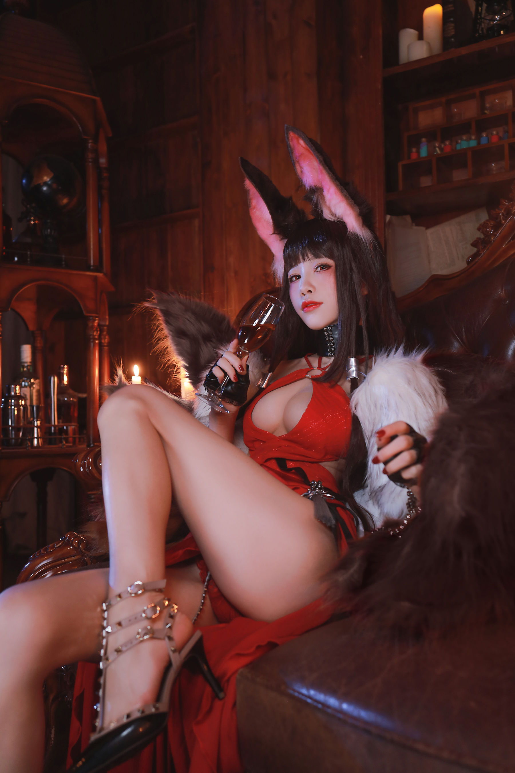 轩萧学姐 – 酒红色睡衣 [36P]-妍画集