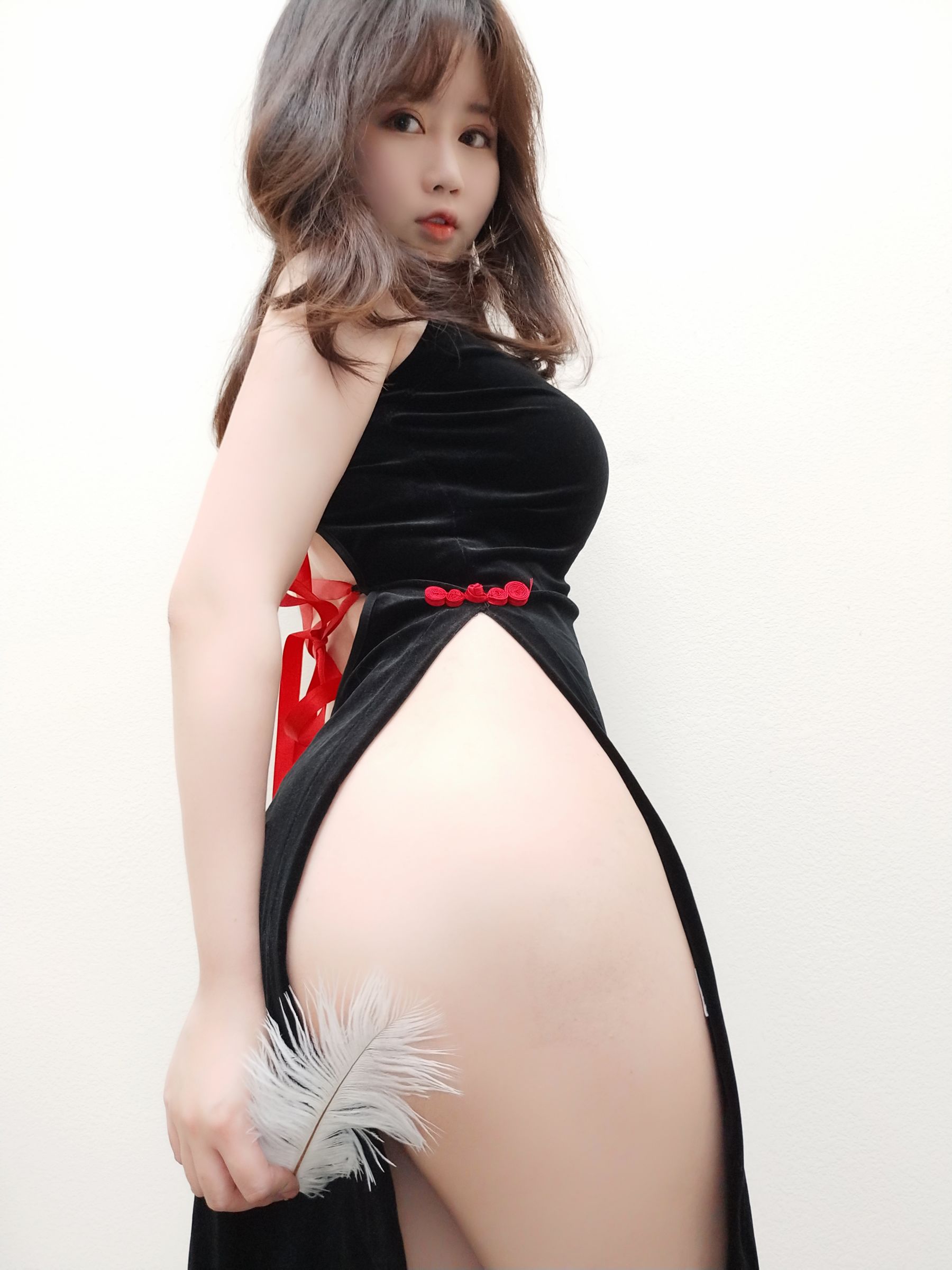 蜜桃少女是依酱呀 旗袍 [25P] 2023-01-12 02:52:18 - 妍画集-妍画集