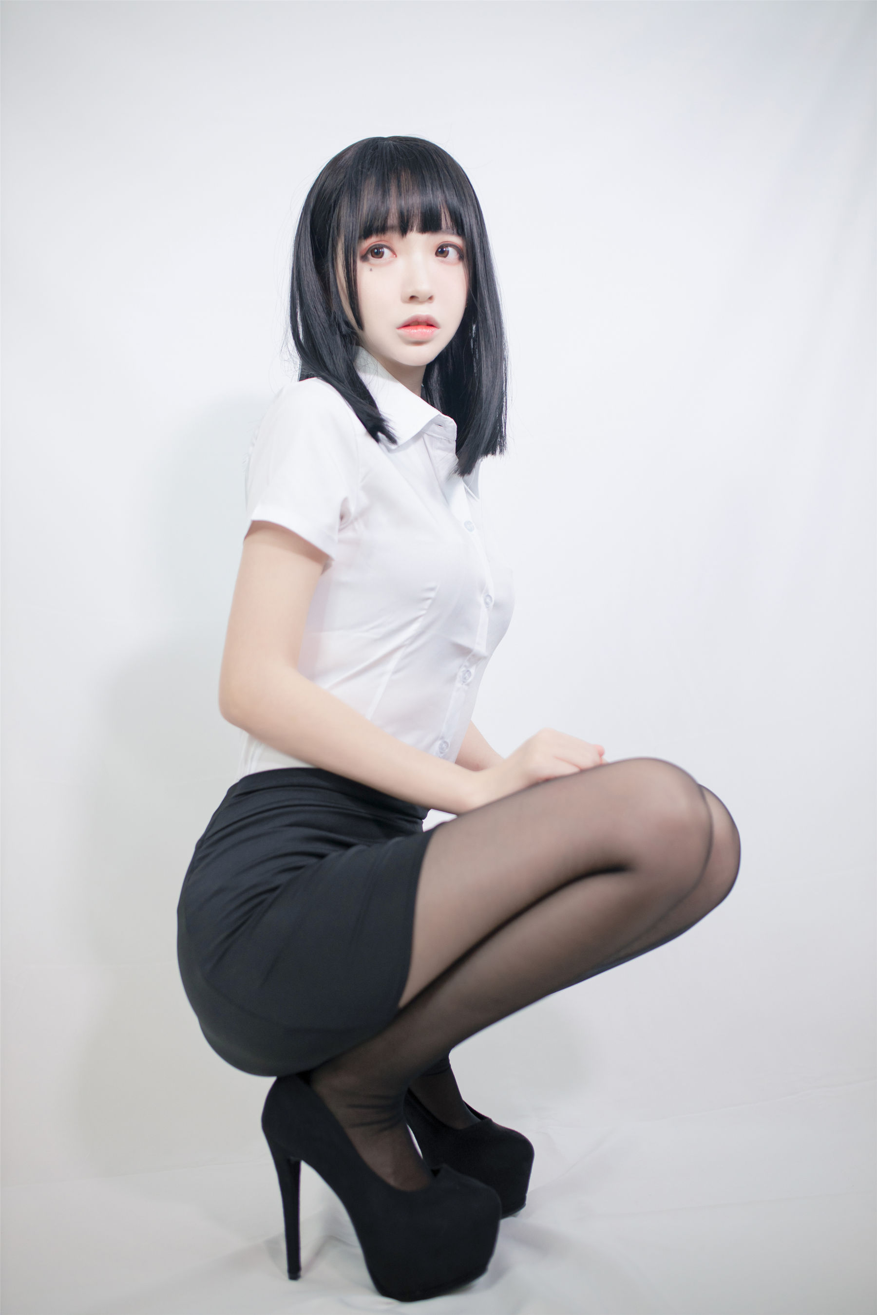 疯猫ss – OL制服 [40P] 2023-04-11 21:03:22 - 妍画集-妍画集