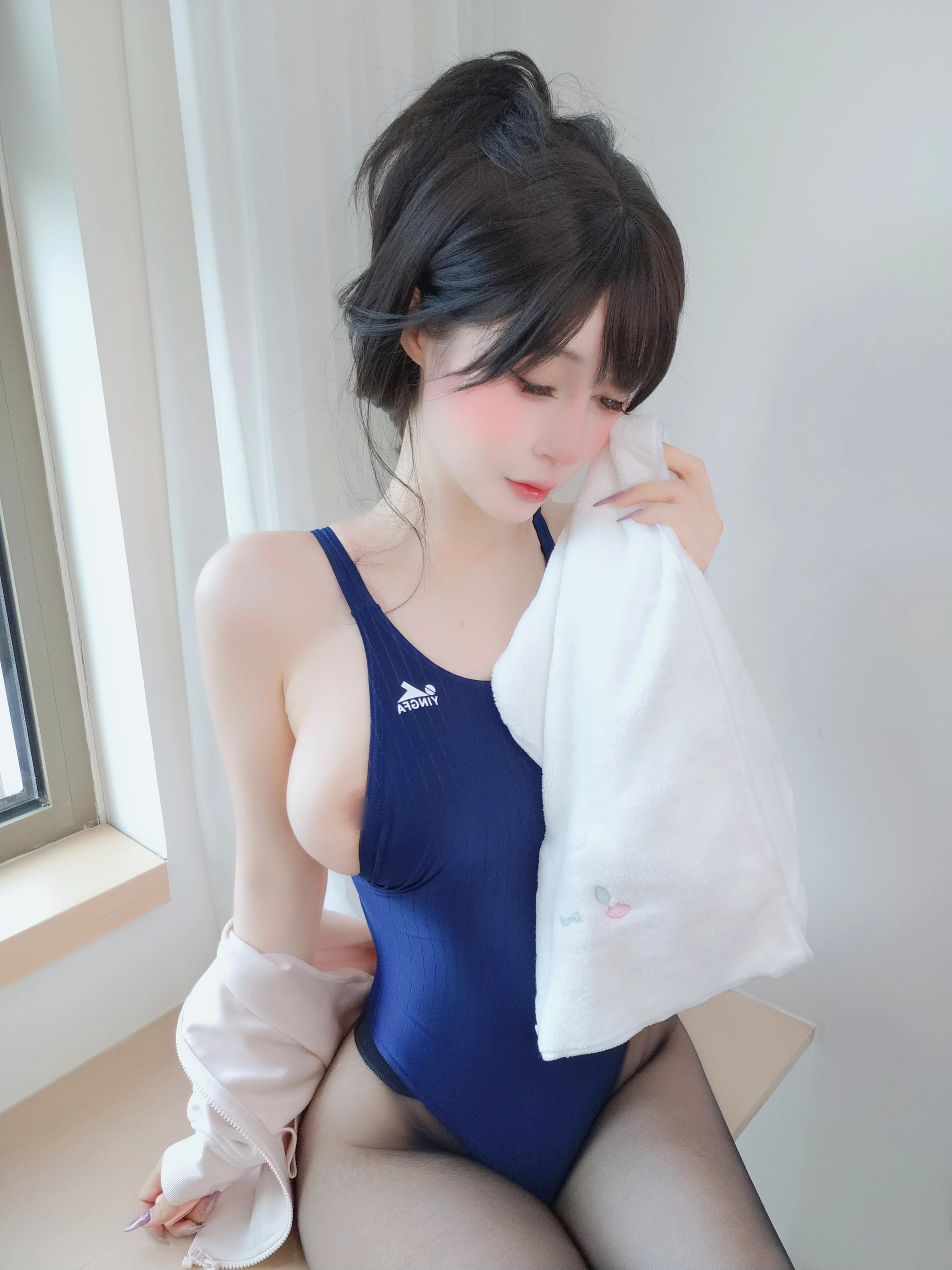 白银81 – 自摄Vol.99 黑丝死库水 [145P]-秀人网