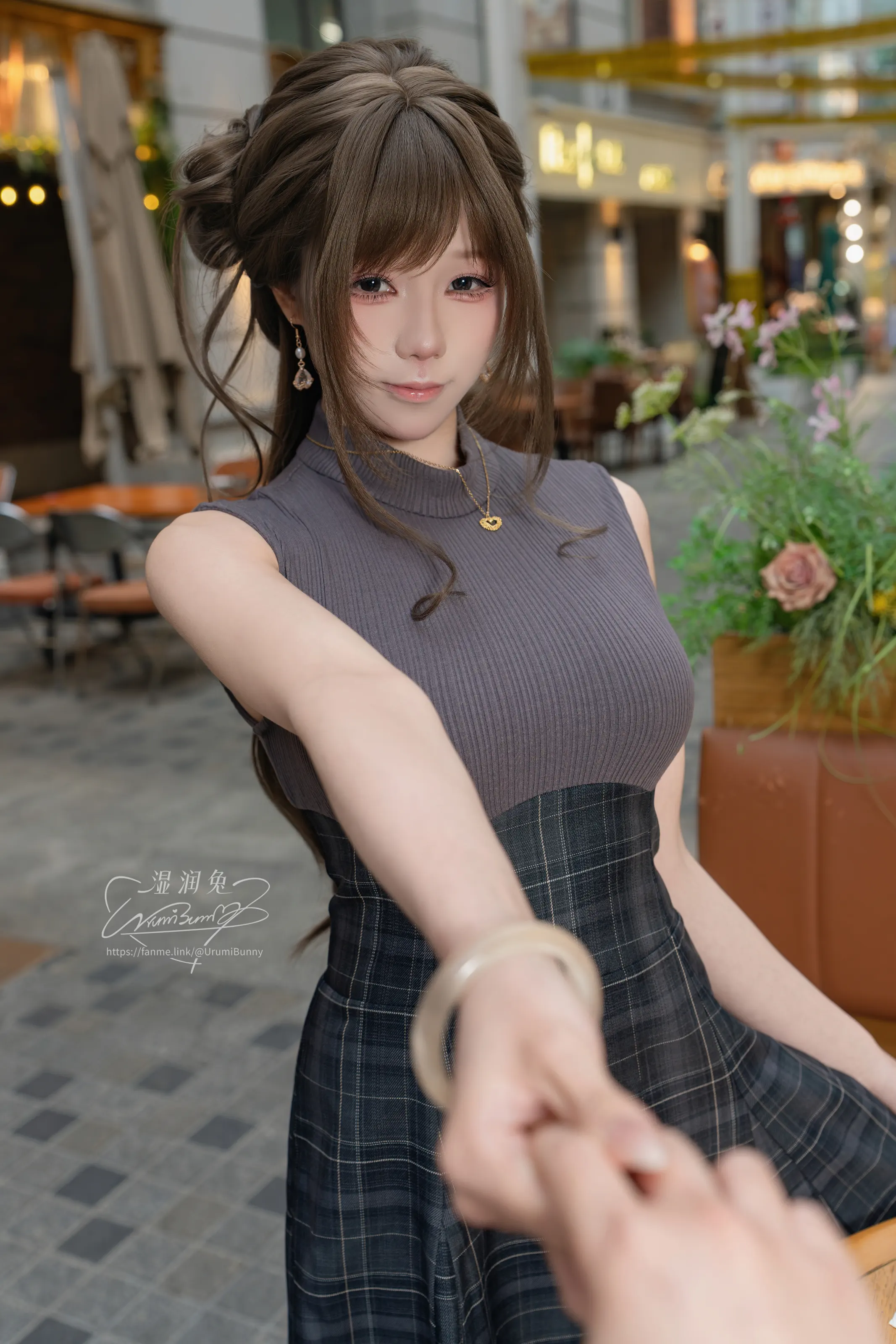 咬一口兔娘(黏黏团子兔) – 5月作品 网友的一日约会 [113P]-秀人网