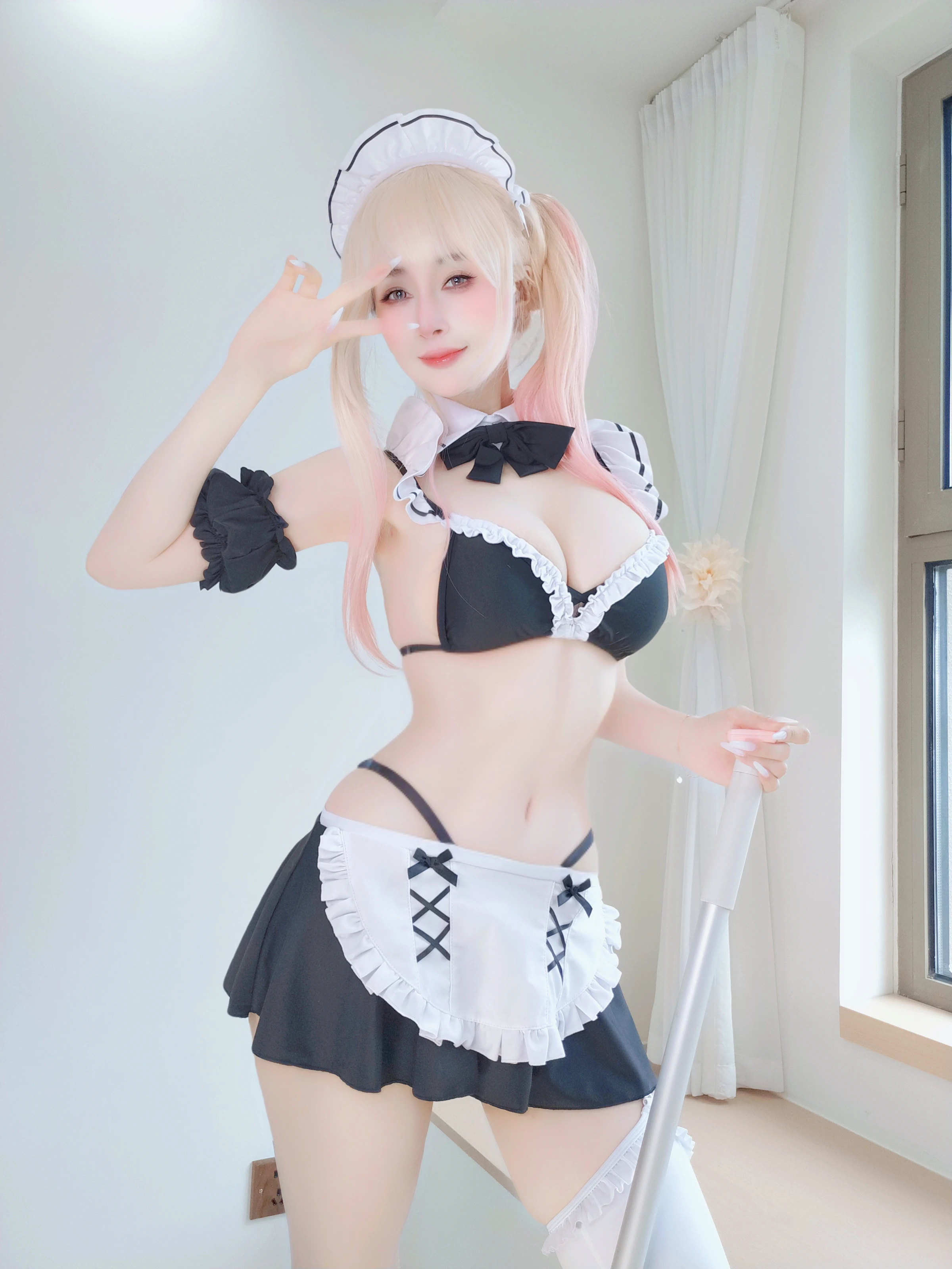 白银81 – Fantia 2025年12月会员合集(15期) [144P]-秀人网