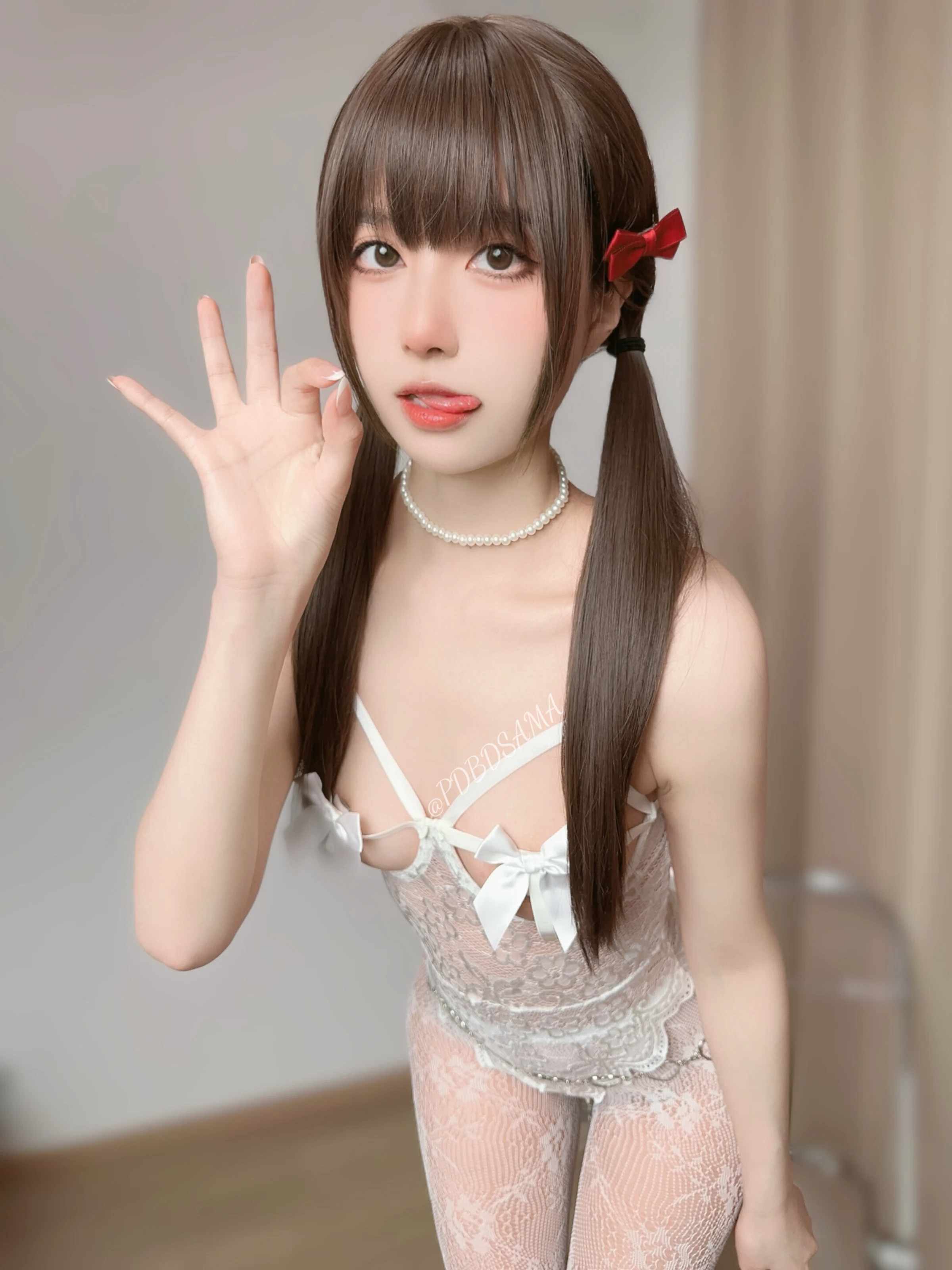 布丁大法 – 白色蕾丝 [45P]-秀人网