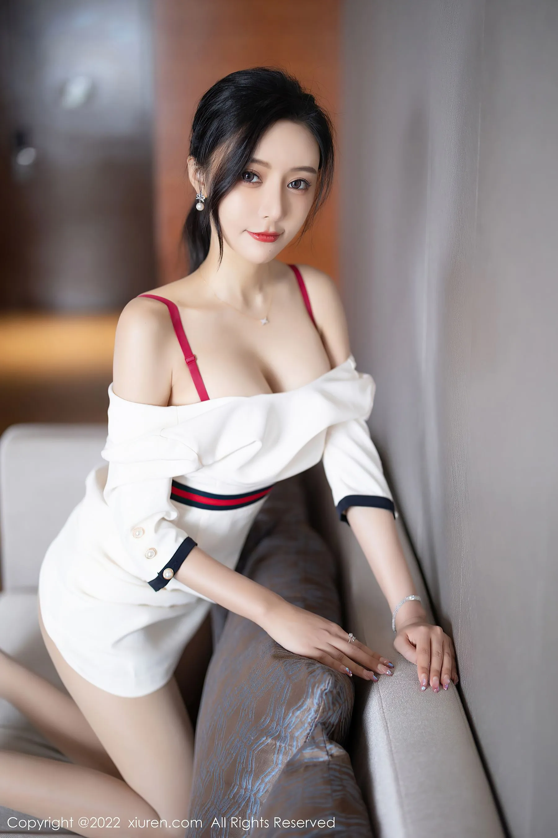 秀人网 No.4963 王馨瑶yanni 制服丝袜 2023-08-26 22:52:02 - 妍画集-妍画集