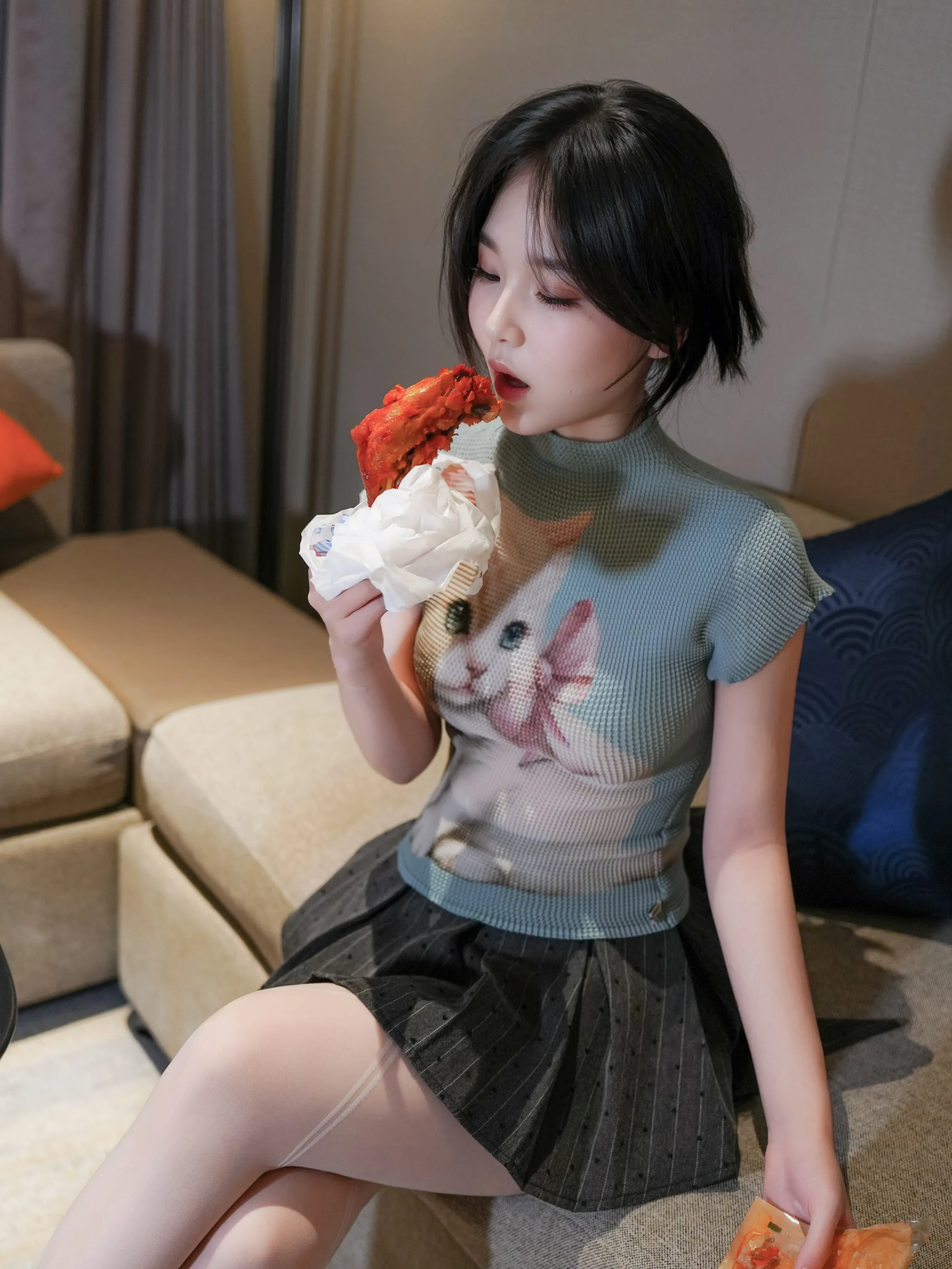 XiuRen 内购版 No.10830 汁汁 爱吃鸡腿的姑娘 [77P]-秀人网