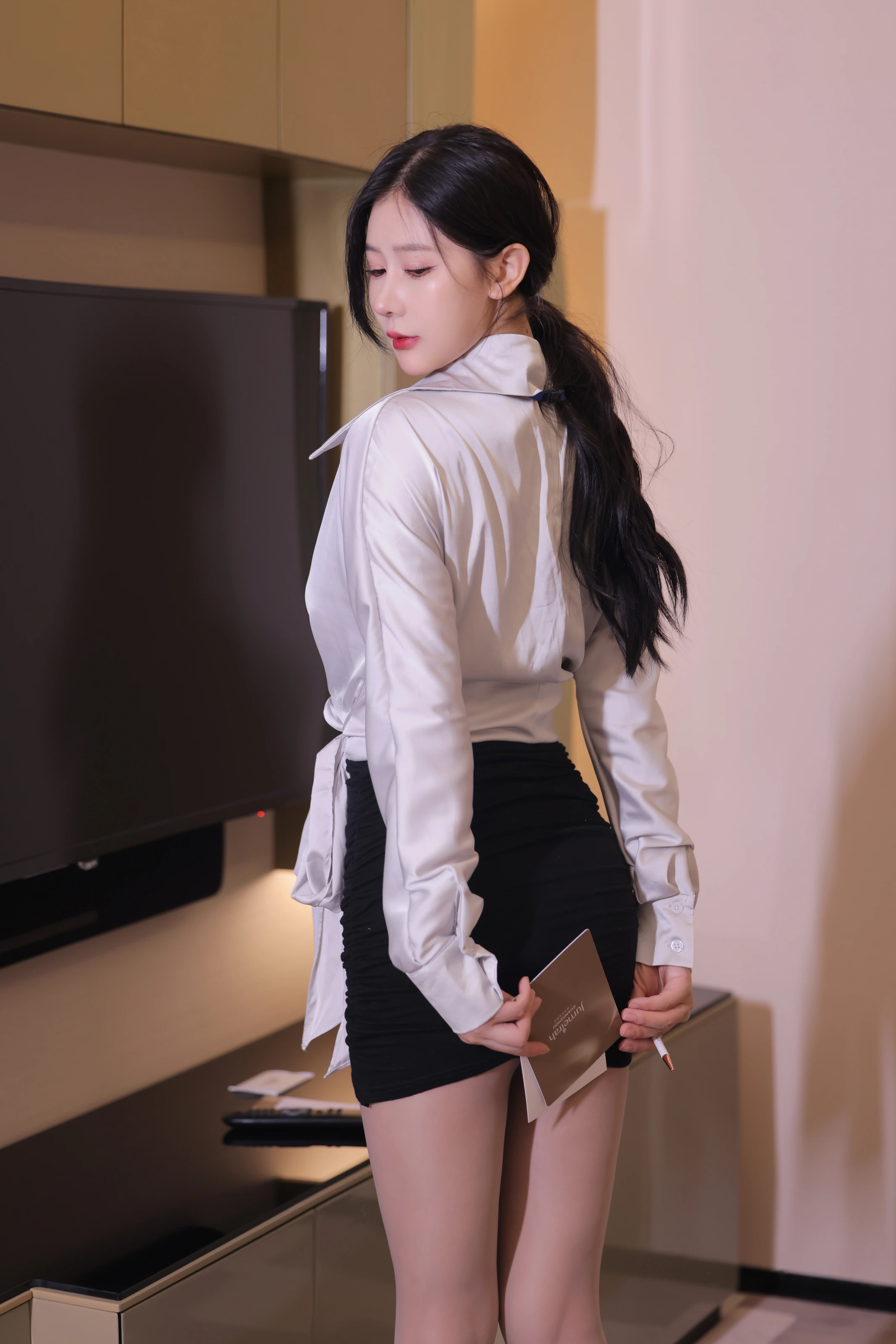 XiuRen 内购版 No.7926 尹甜甜 职业OL装 [85P] 插图4