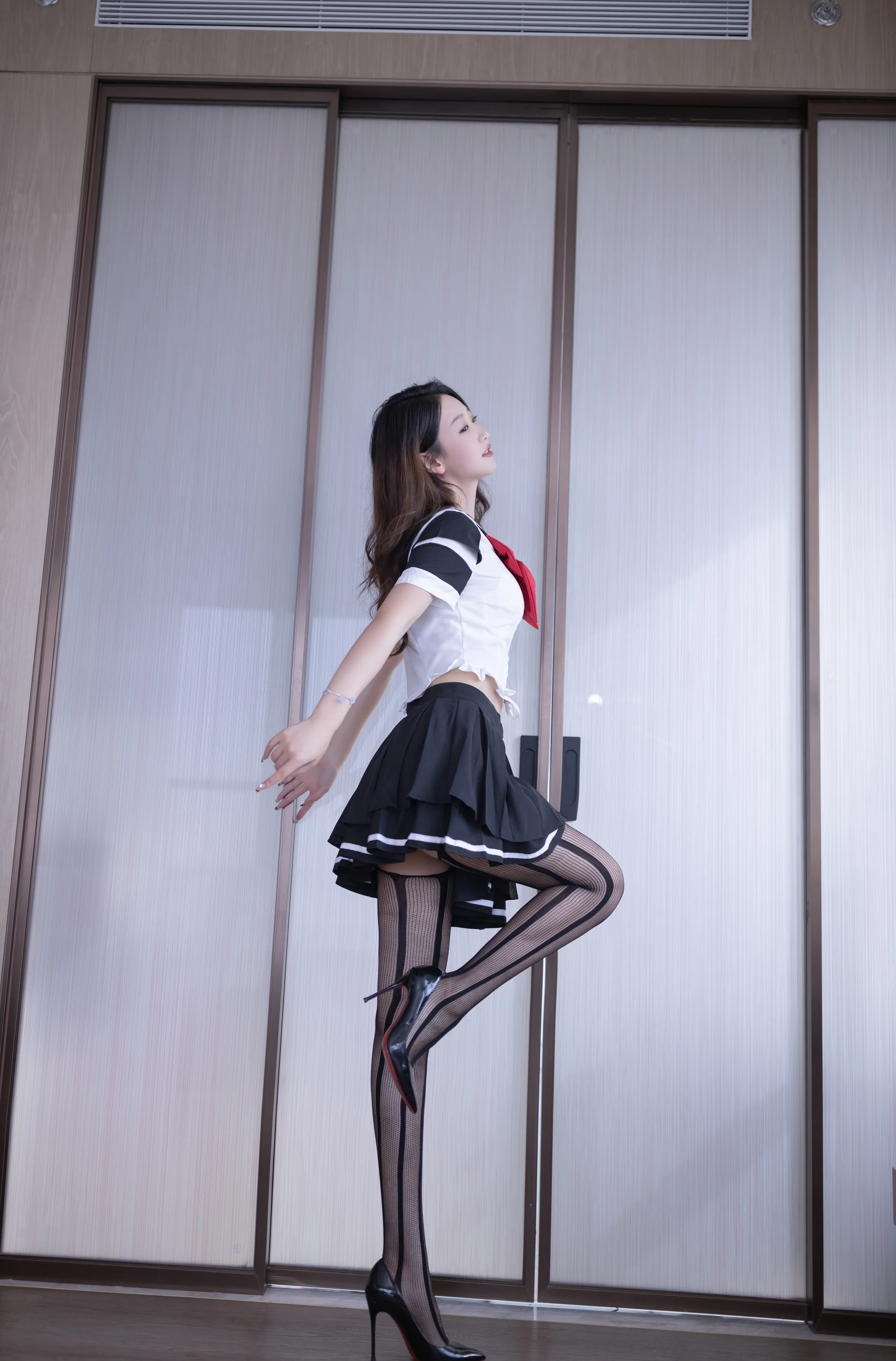 XiuRen 内购版 No.8287 唐安琪 性感黑色短裙写真 [89P] 插图5