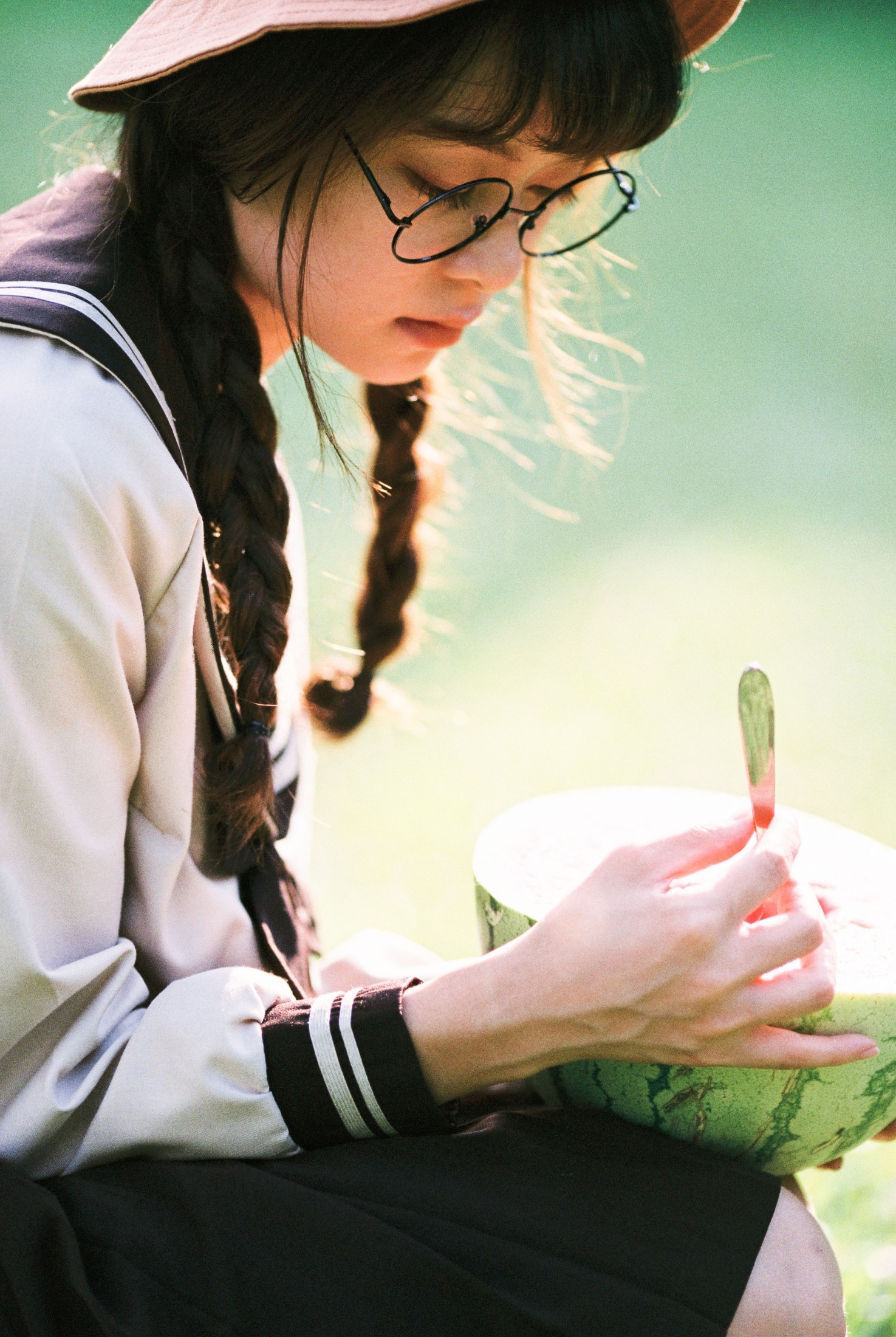ID9884西瓜与少女 - 妍画集-妍画集