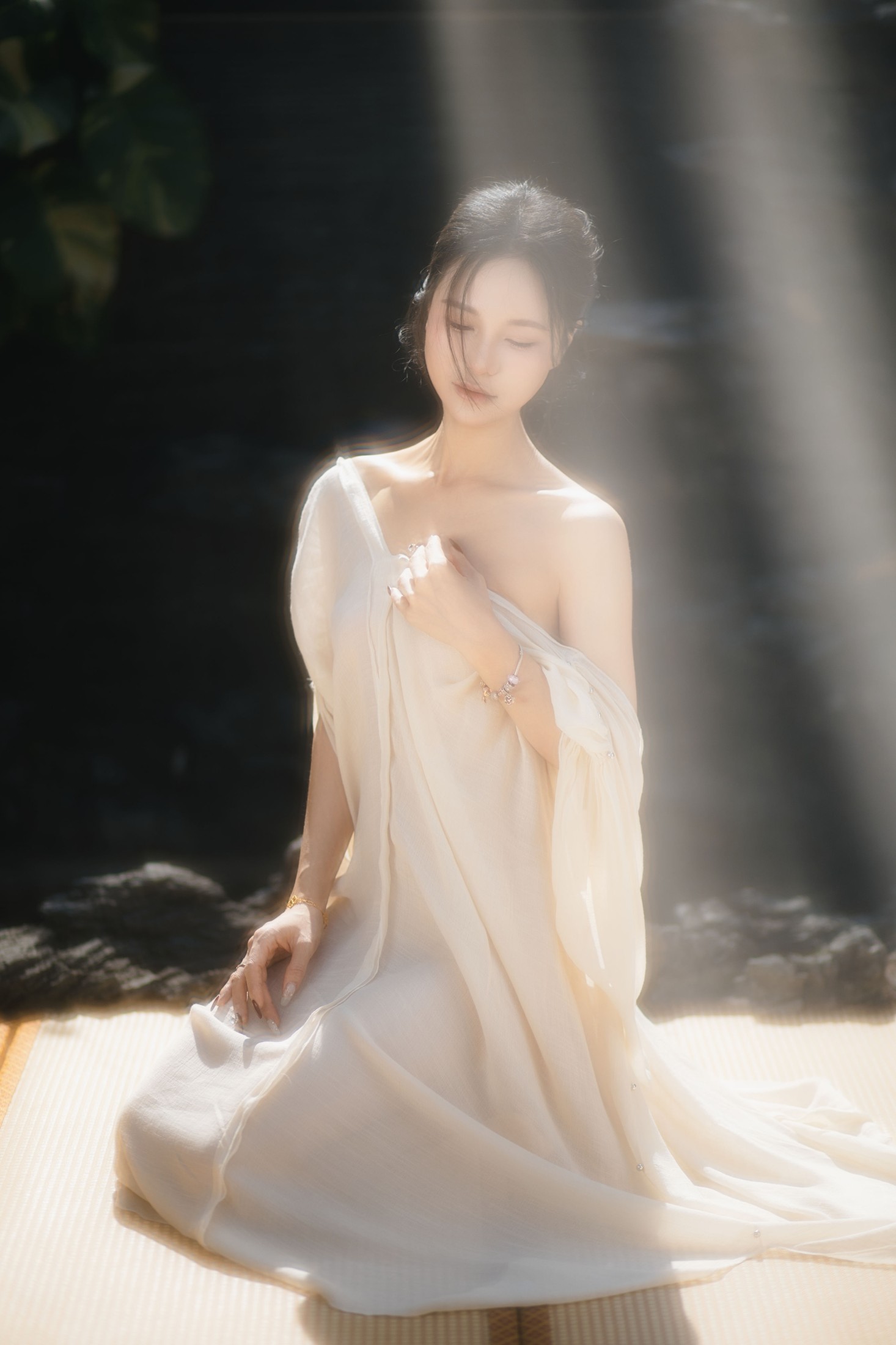 ID9841池塘边兮兮的少女 - 妍画集-妍画集