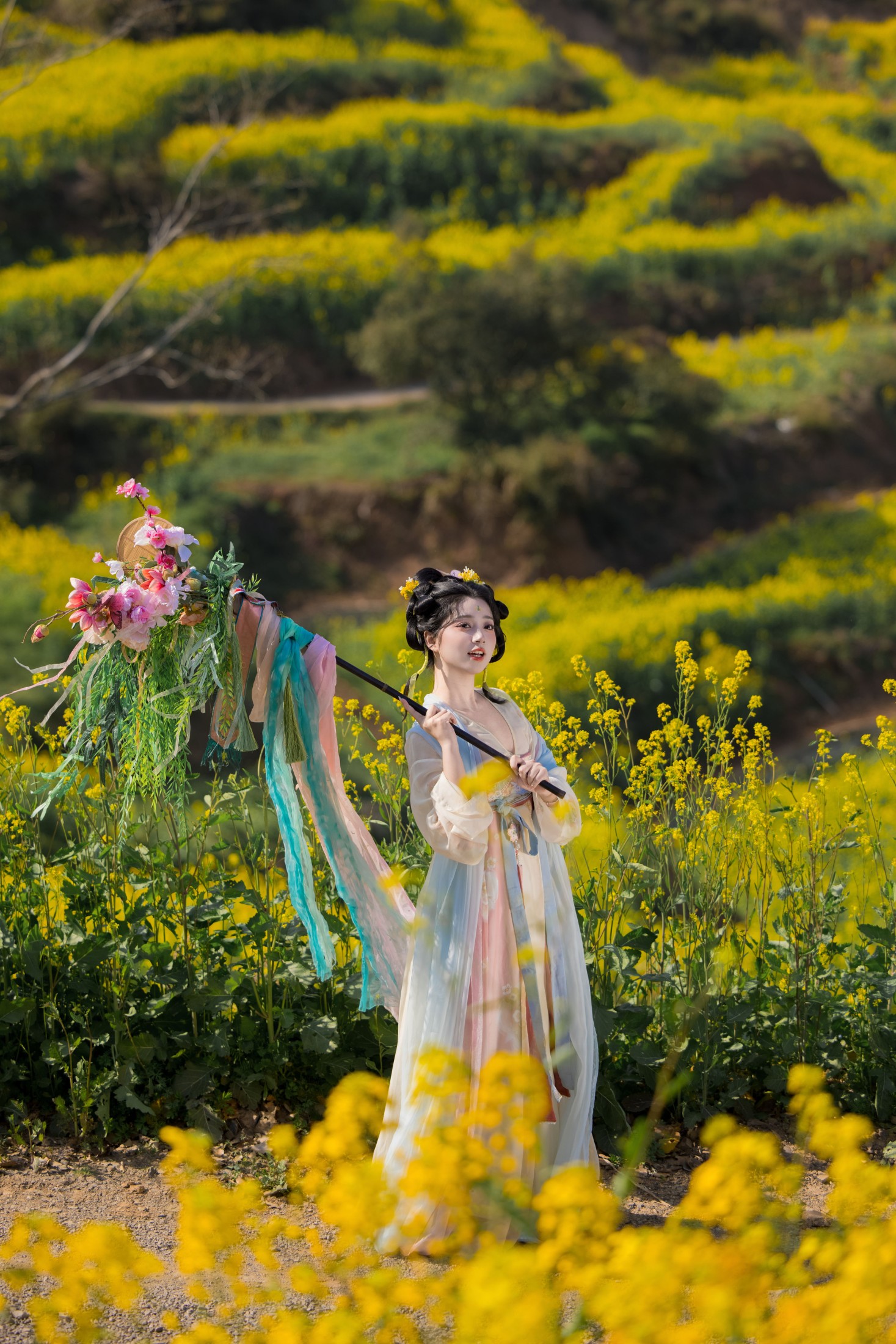 ID10084油菜花与少女 - 妍画集-妍画集