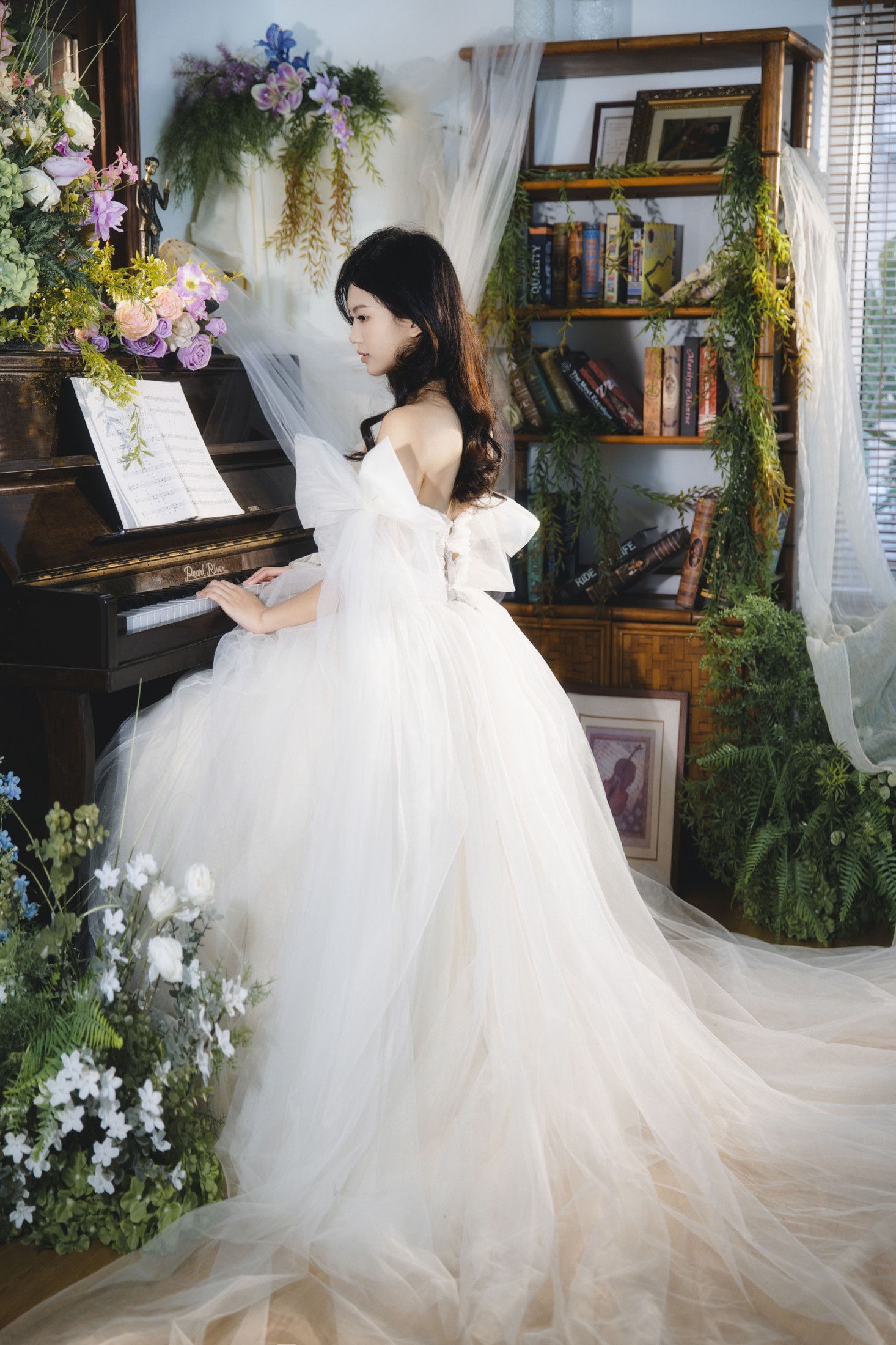 ID9845弹奏钢琴的少女 - 妍画集-妍画集
