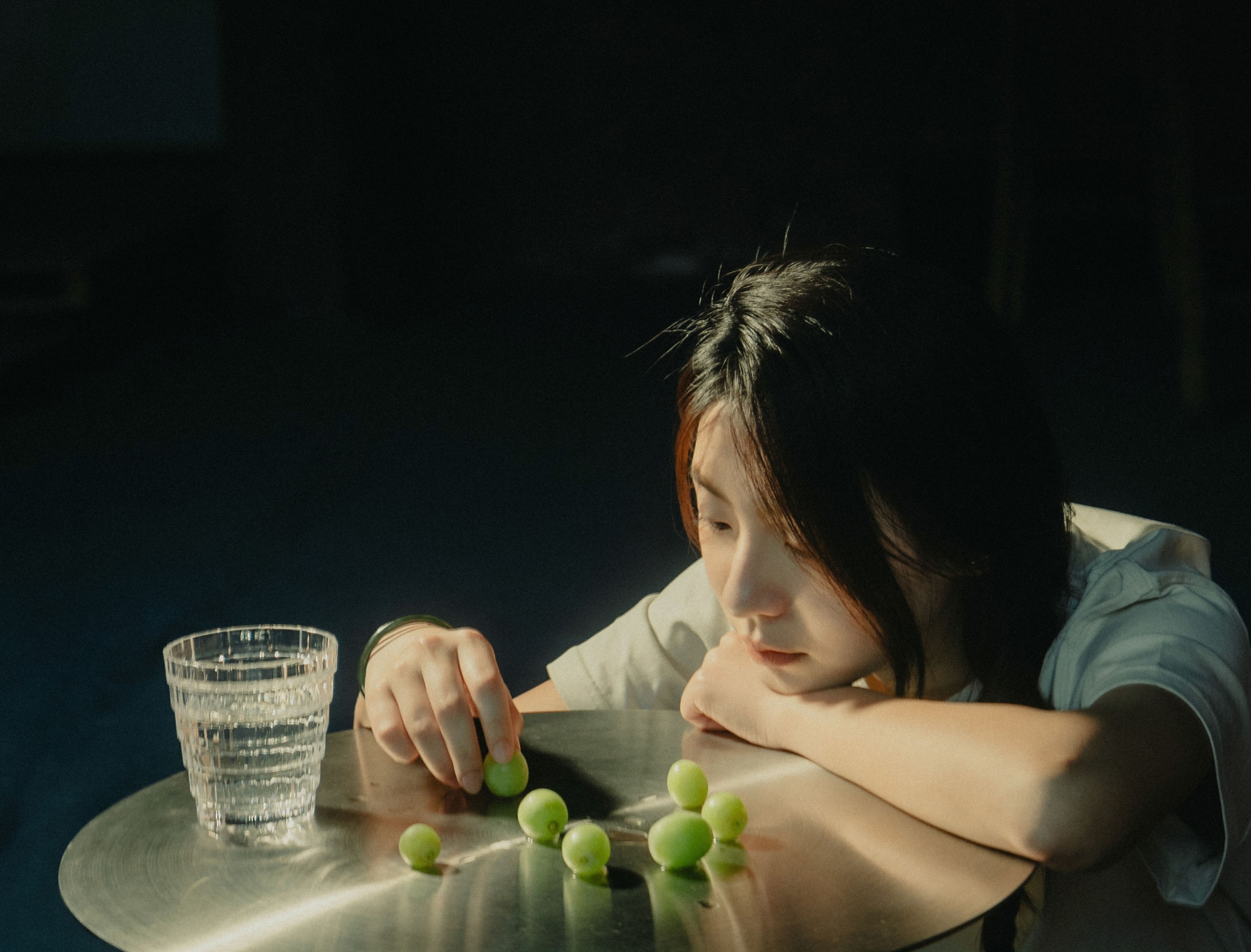 ID10782情绪隐藏着光影中 - 妍画集-妍画集