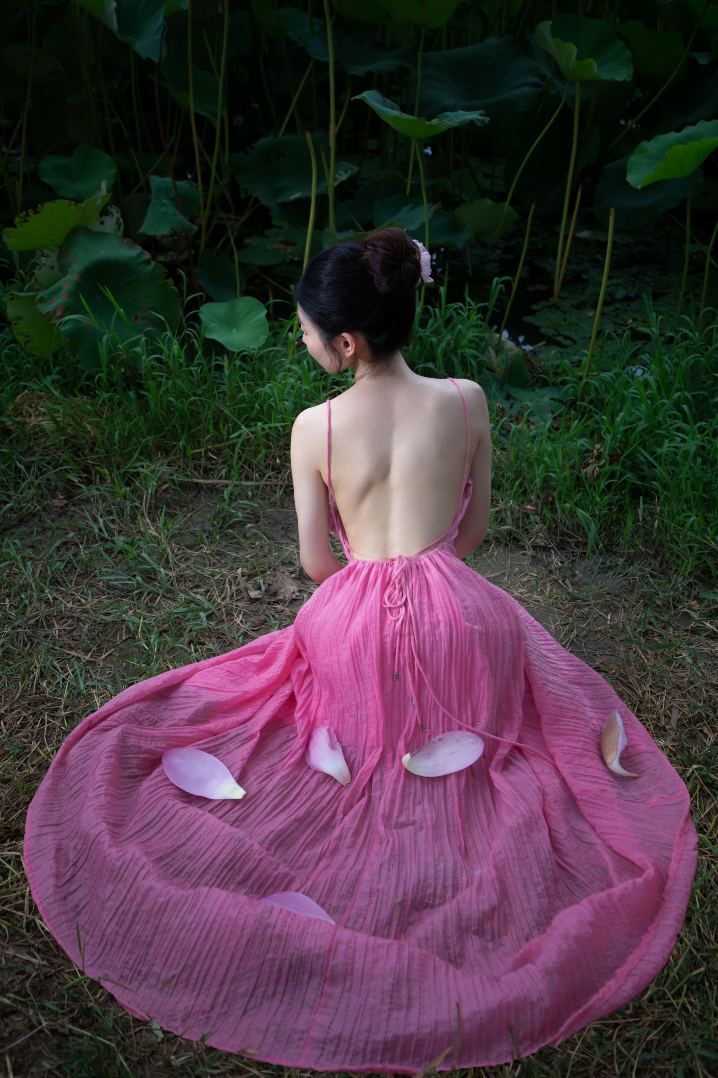 ID11015荷花与少女 - 妍画集-妍画集