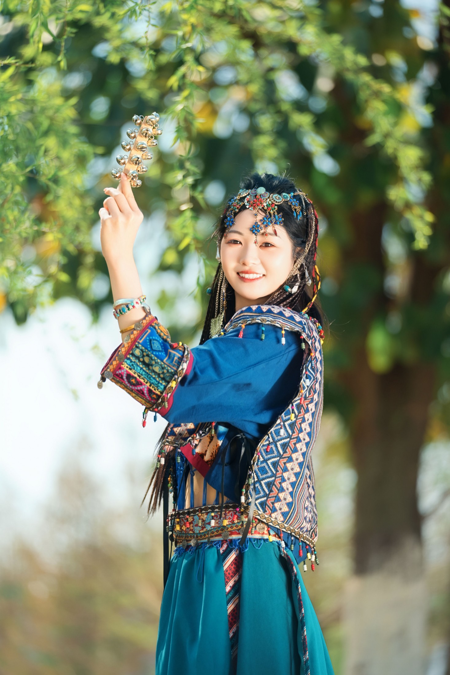 ID11464苗疆少女 森林中发光 - 妍画集-妍画集
