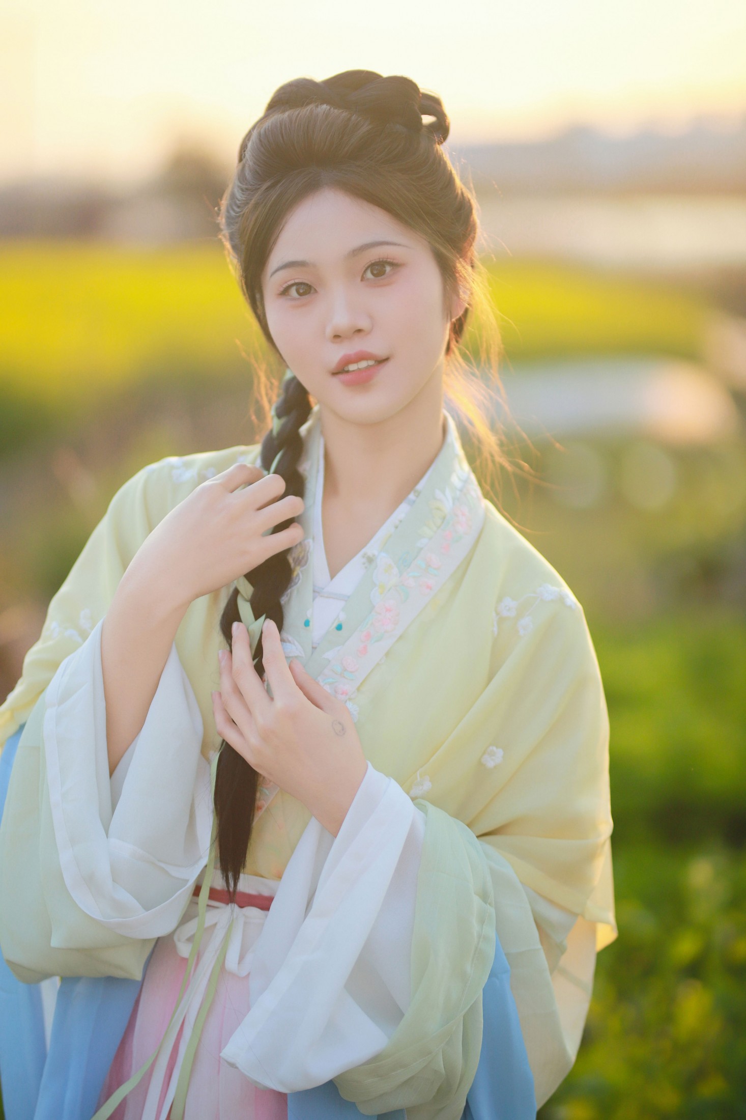 ID11465油菜花与少女 - 妍画集-妍画集