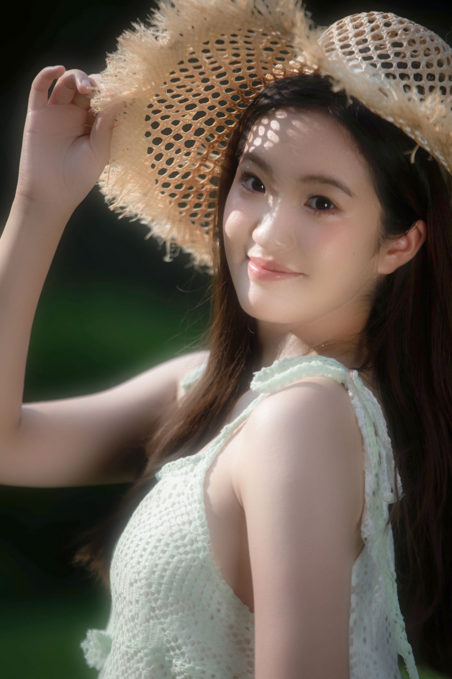 ID11689草地上的少女 - 妍画集-妍画集