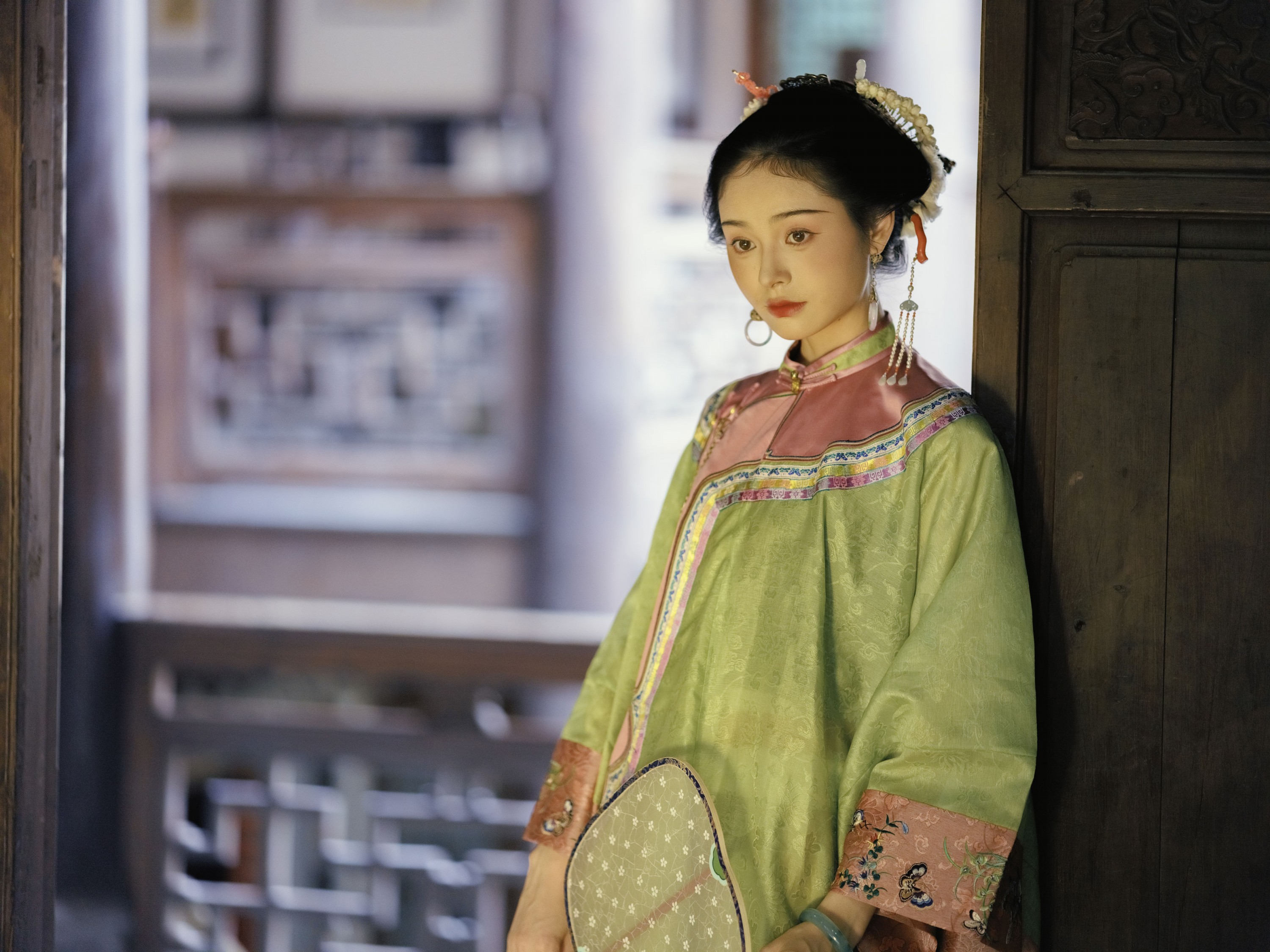 ID12119大宅里的女孩 - 妍画集-妍画集