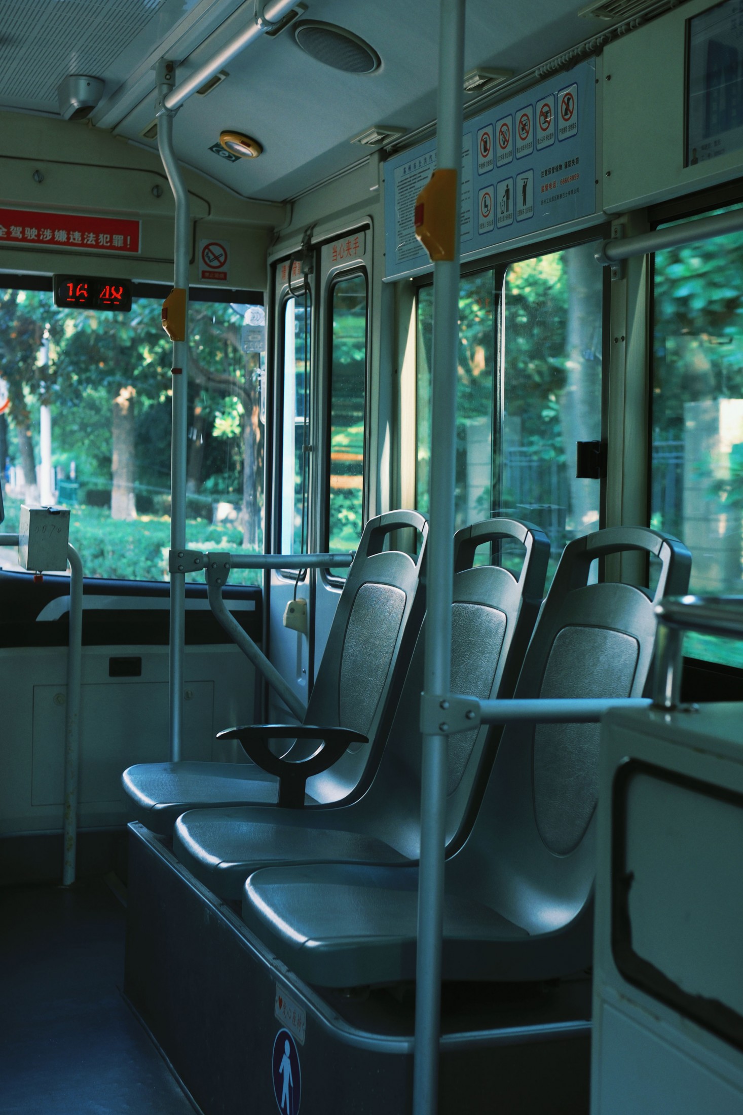 ID12292这种感觉的公交车氛围谁懂-妍画集